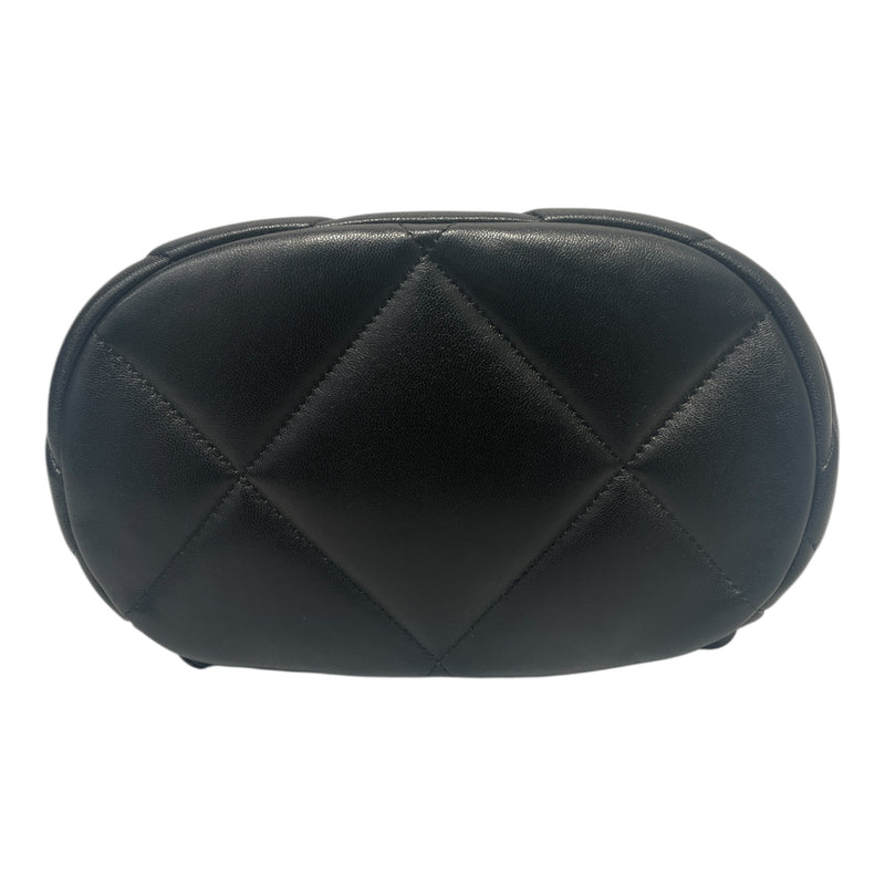CHANEL/Backpack/Leather/BLK/19 Quilted flap