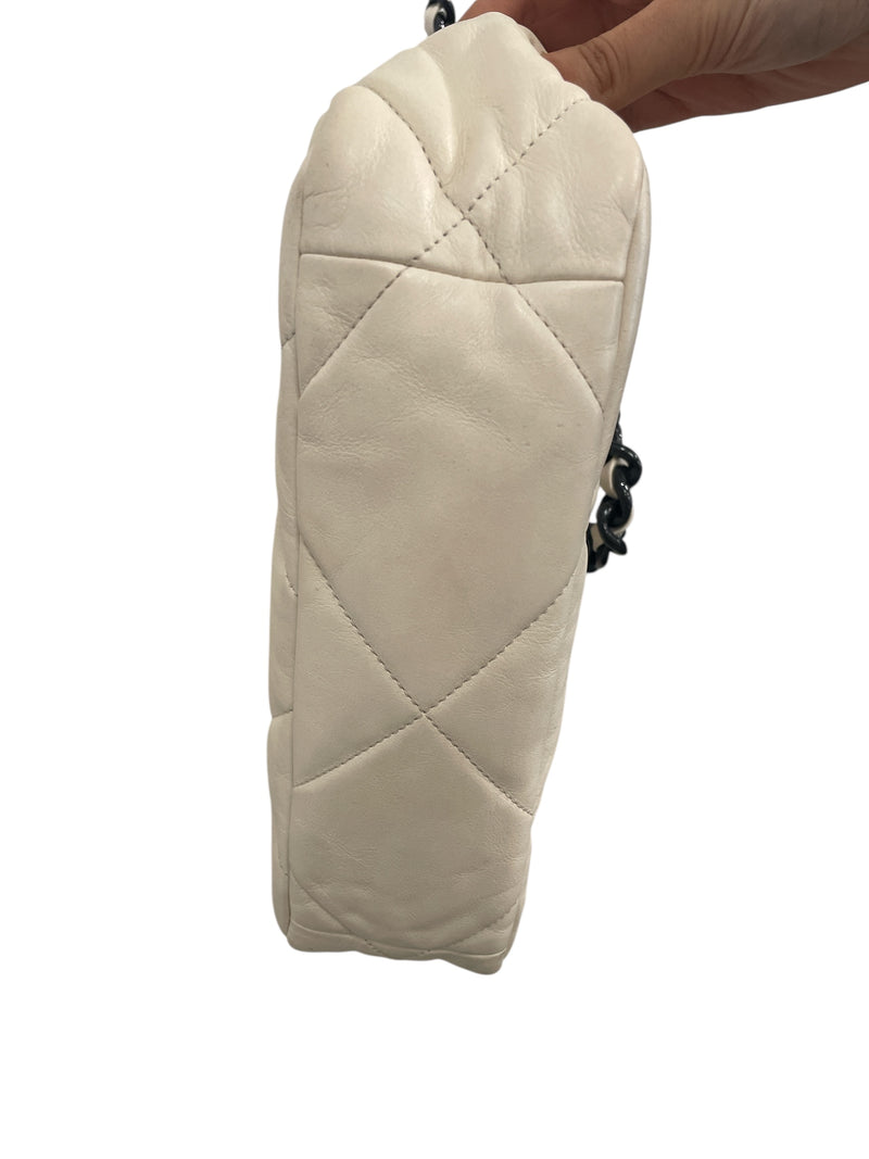 CHANEL/Cross Body Bag/Leather/WHT/CHANEL 19