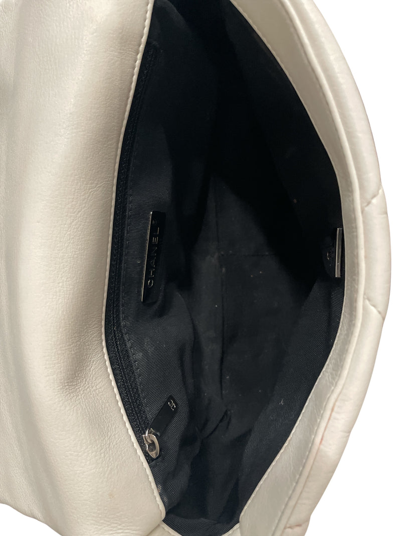 CHANEL/Cross Body Bag/Leather/WHT/CHANEL 19