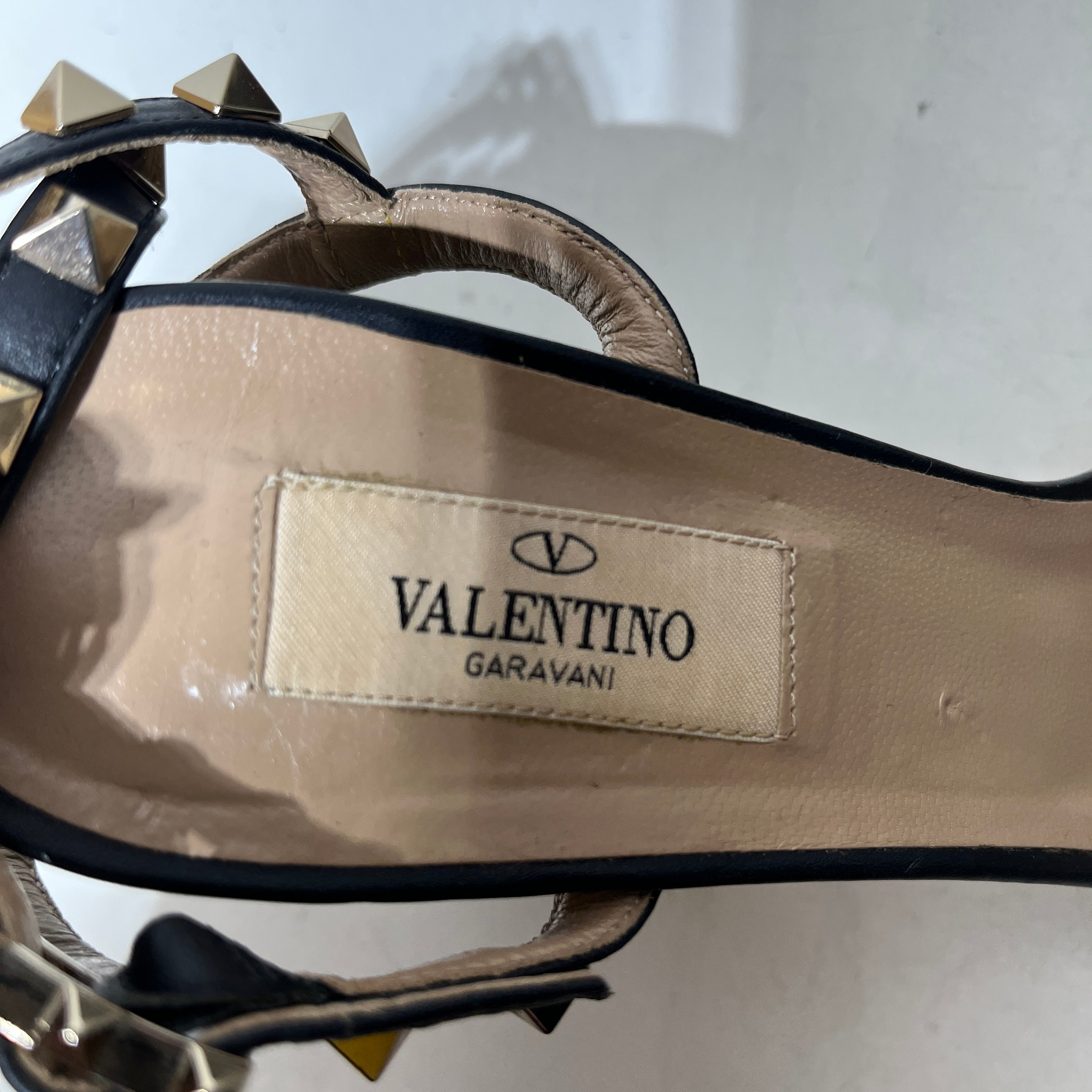 VALENTINO/Dress Shoes/US 7.5/Leather/BLK/Rockstud Gold Pyr view 3