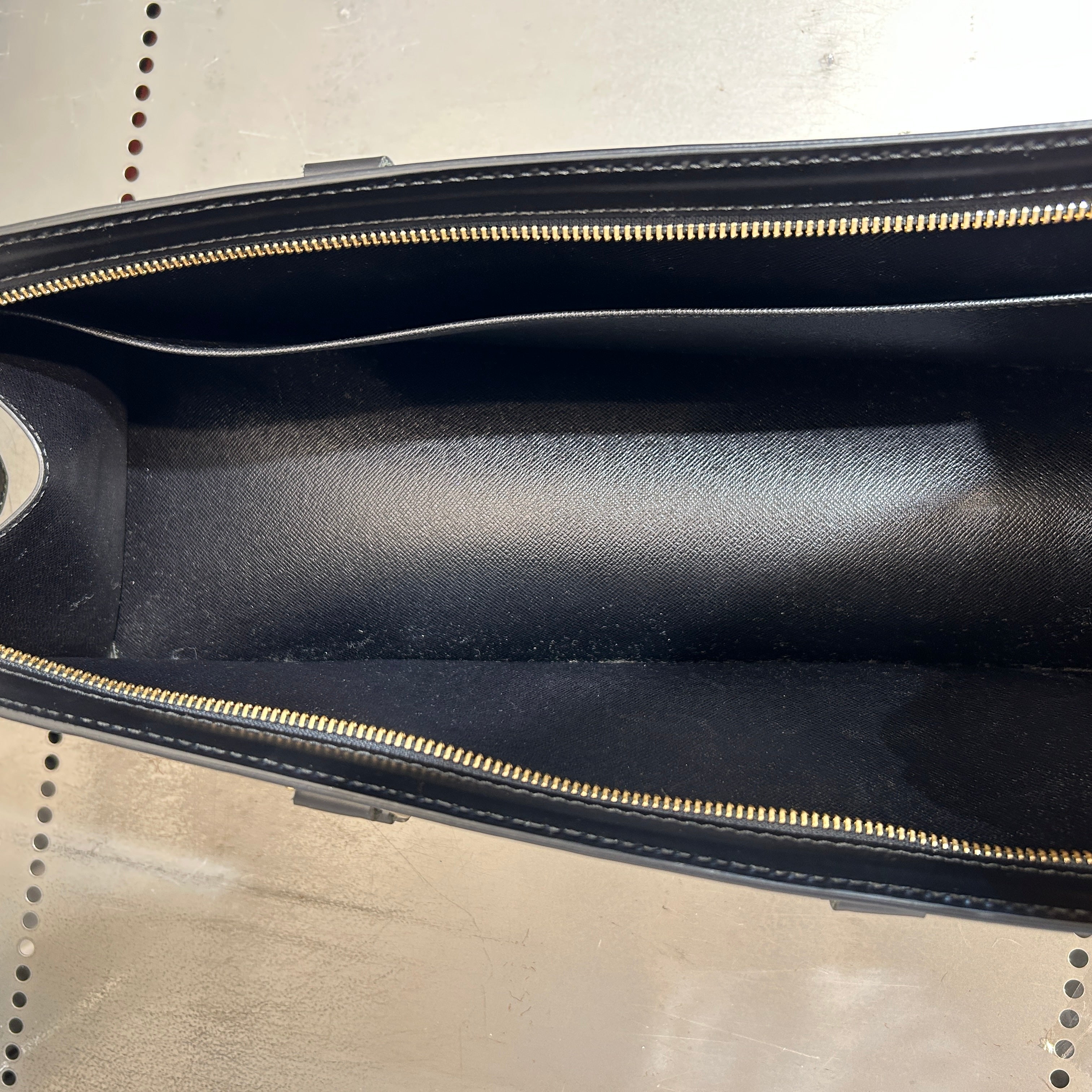 LOUIS VUITTON/Hand Bag/Leather/BLK/SAC TRIANGLE BAG view 4