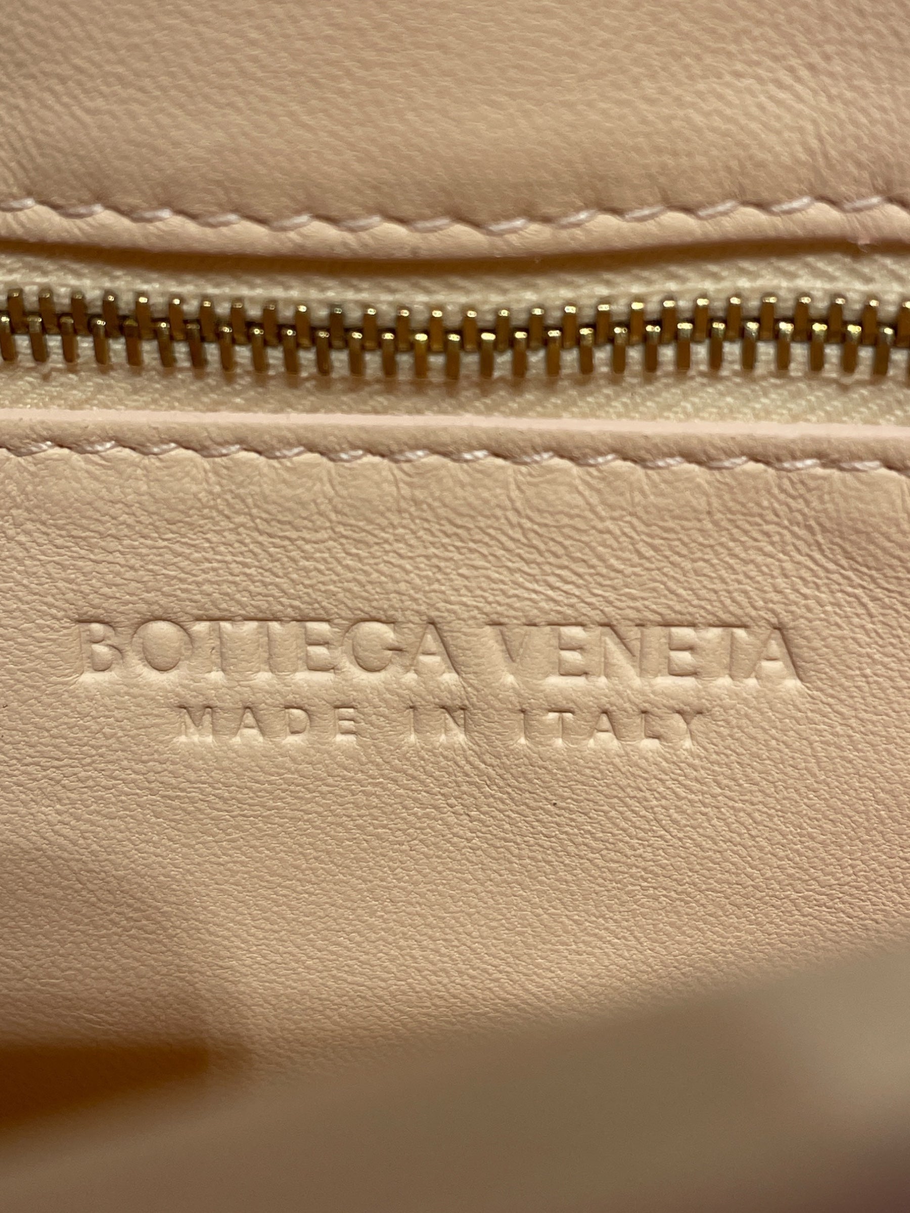 BOTTEGA VENETA/Cross Body Bag/Leather/PNK/Padded Cassette view 4