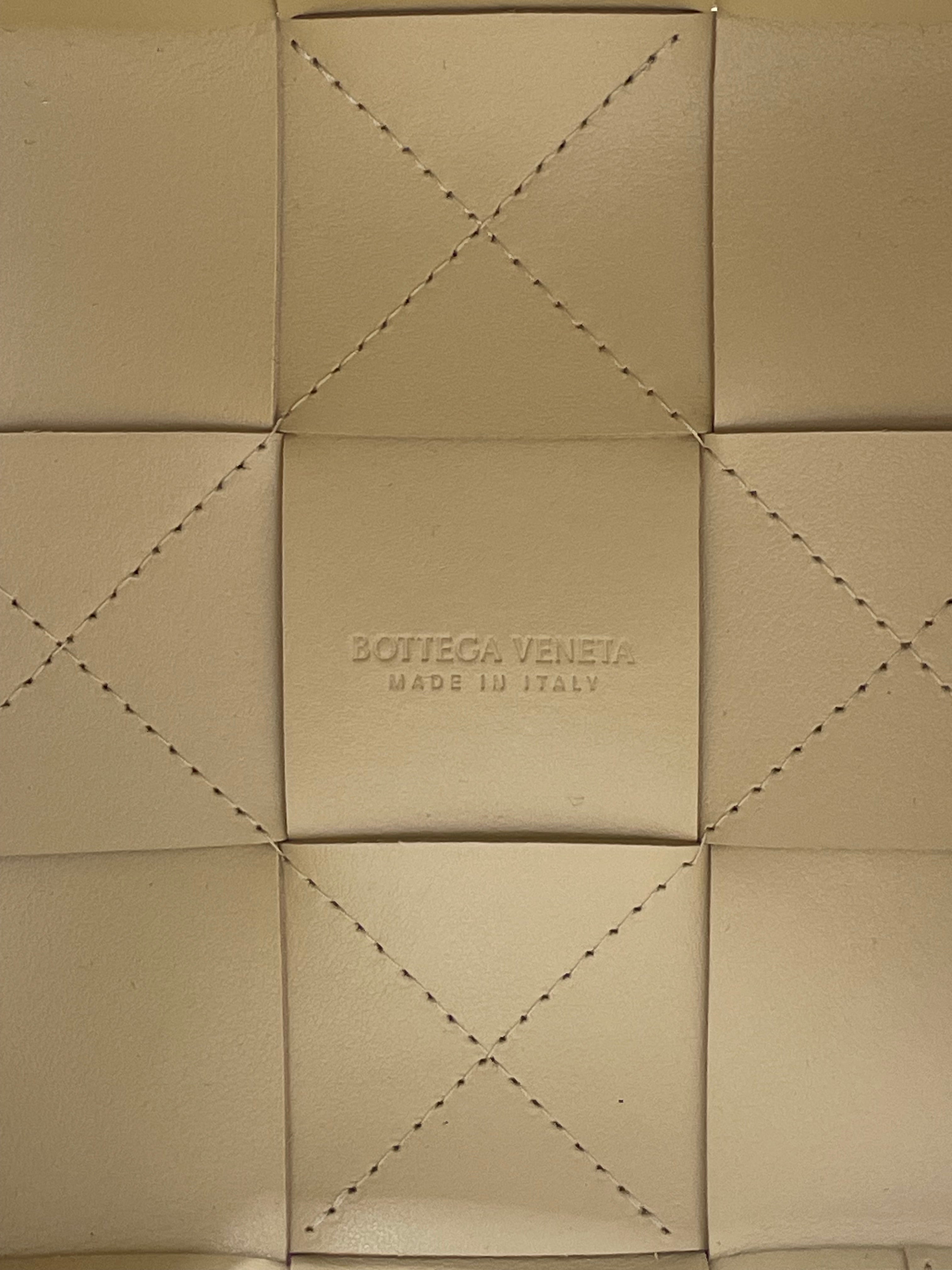 BOTTEGA VENETA/Bag/Leather/IVR/Mini Cassette Bucket Bag view 5