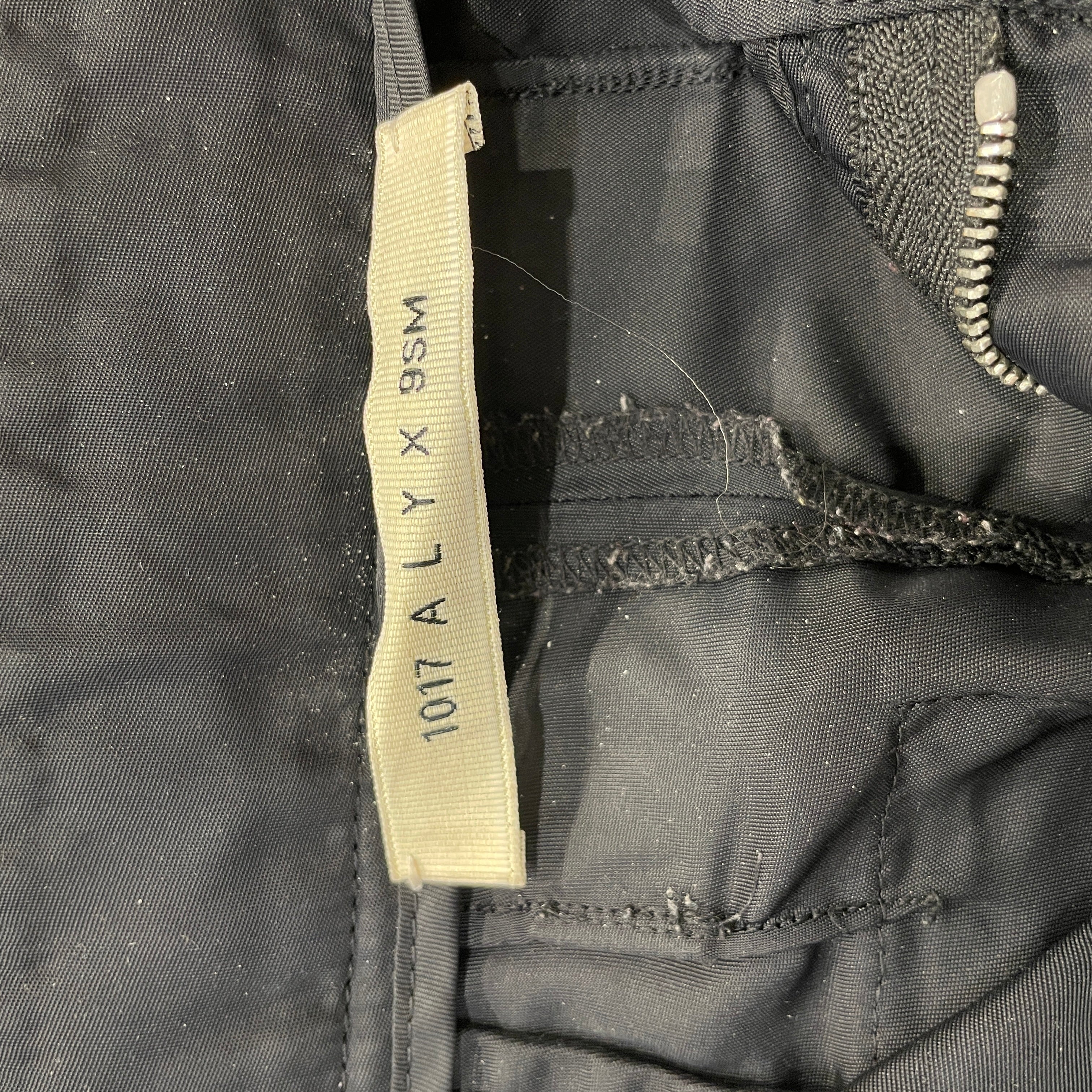 1017 ALYX 9SM(ALYX)/Shorts/44/Nylon/BLK/CARGO SHORTS view 4
