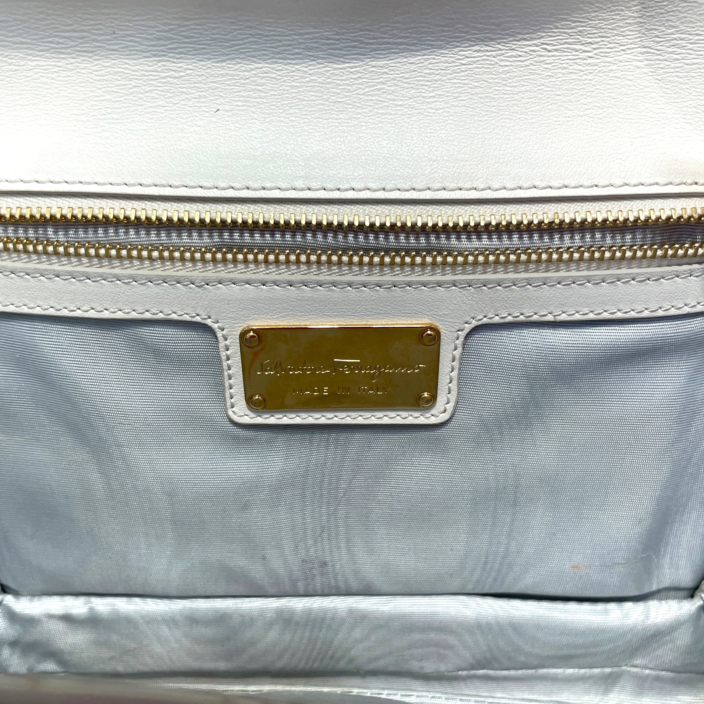 Salvatore Ferragamo/Cross Body Bag/Leather/WHT/Vara Leather Handbag view 7