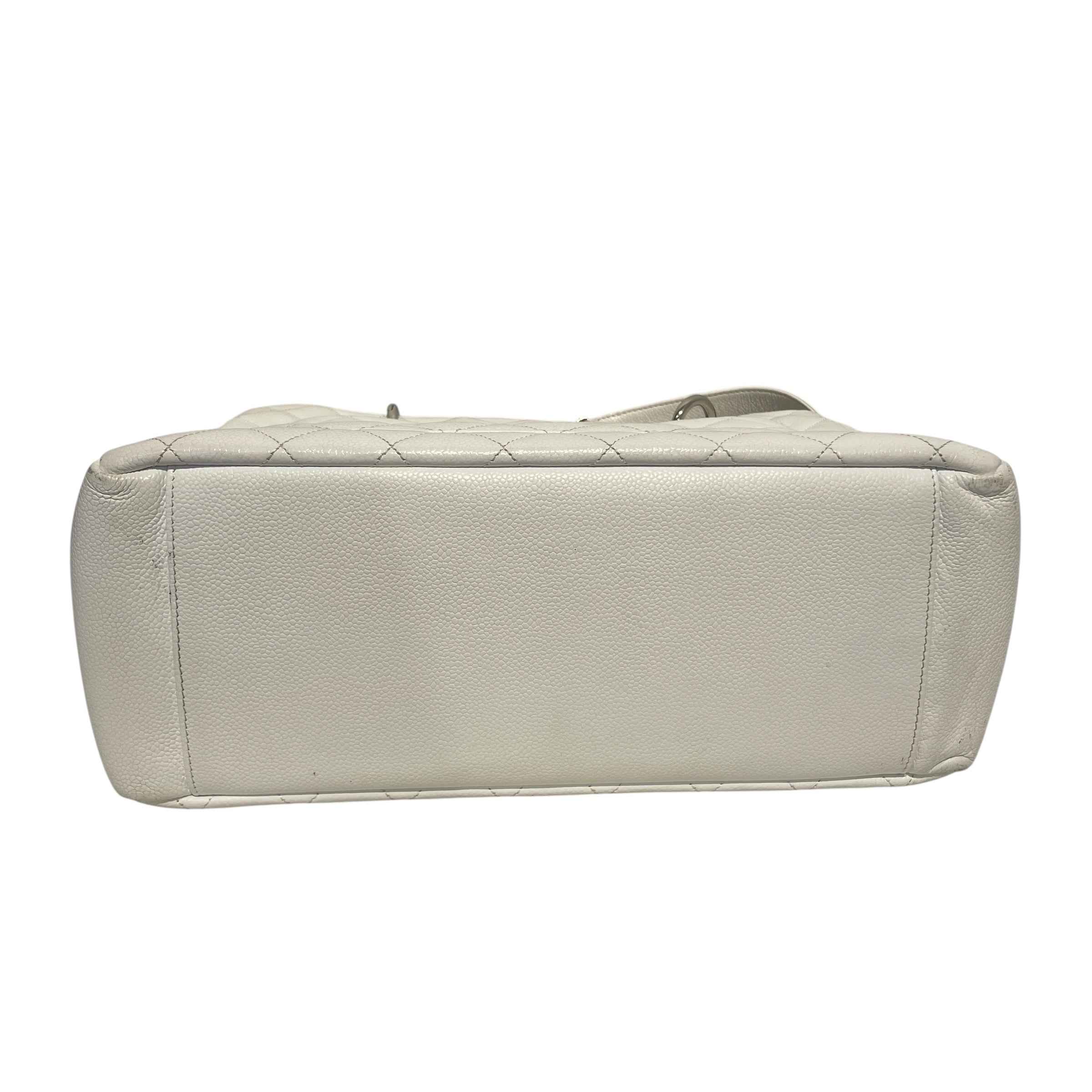 CHANEL/Tote Bag/Leather/WHT/Gran shopping tote view 3