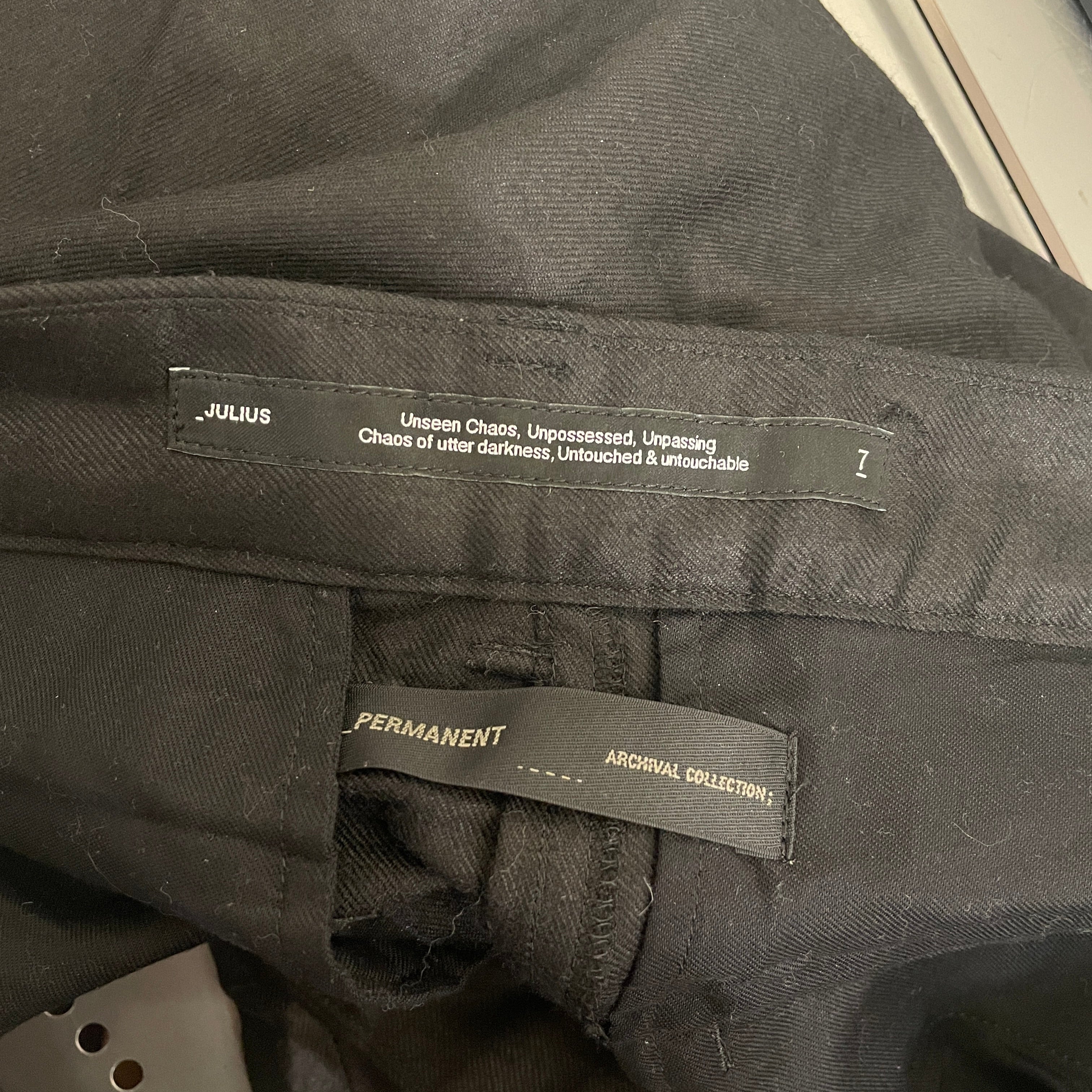 JULIUS/Shorts/4/Wool/BLK/ASYMMETRICAL view 3