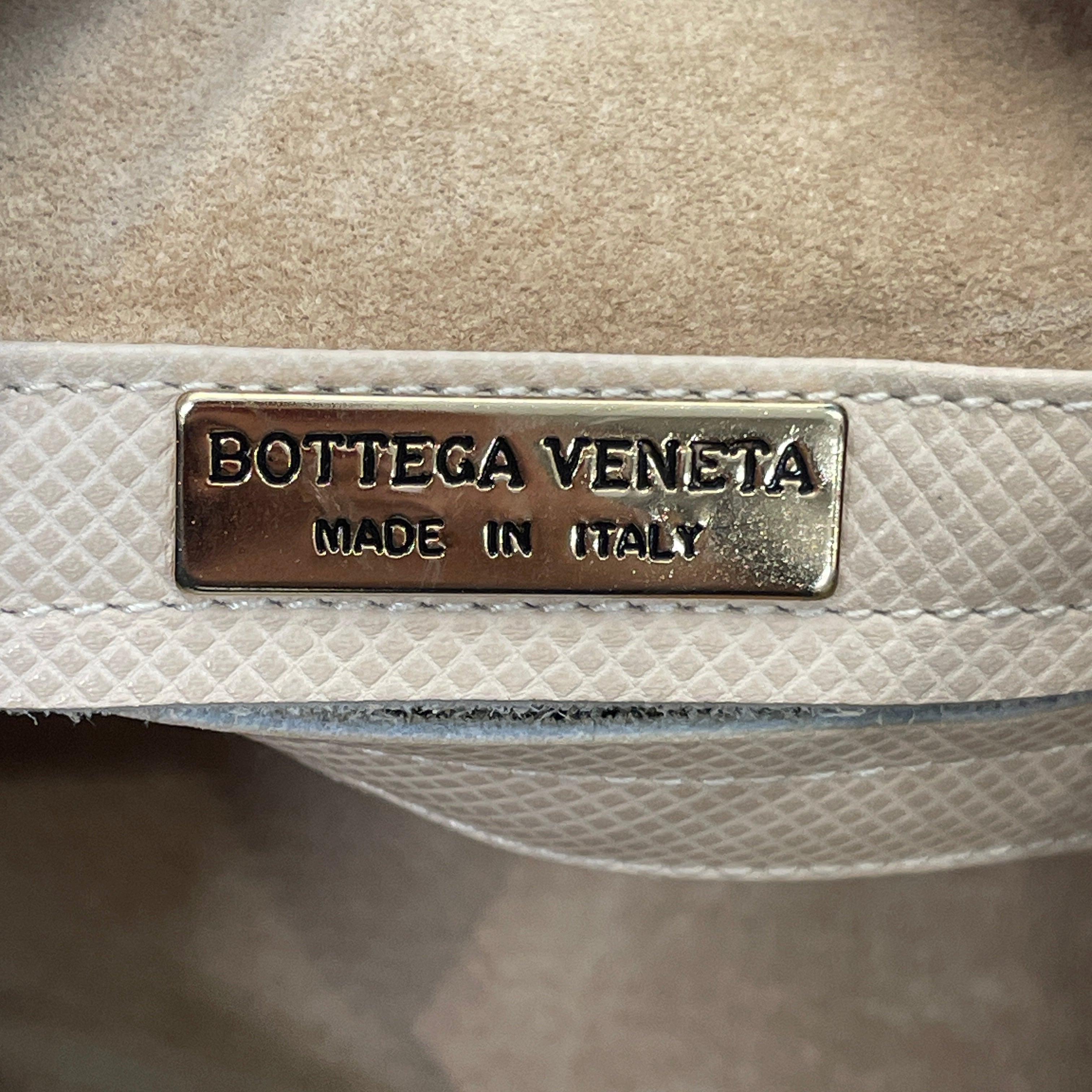 BOTTEGA VENETA/Bag/Leather/CRM/MESSENGER/CUFFS ON EACH END view 5