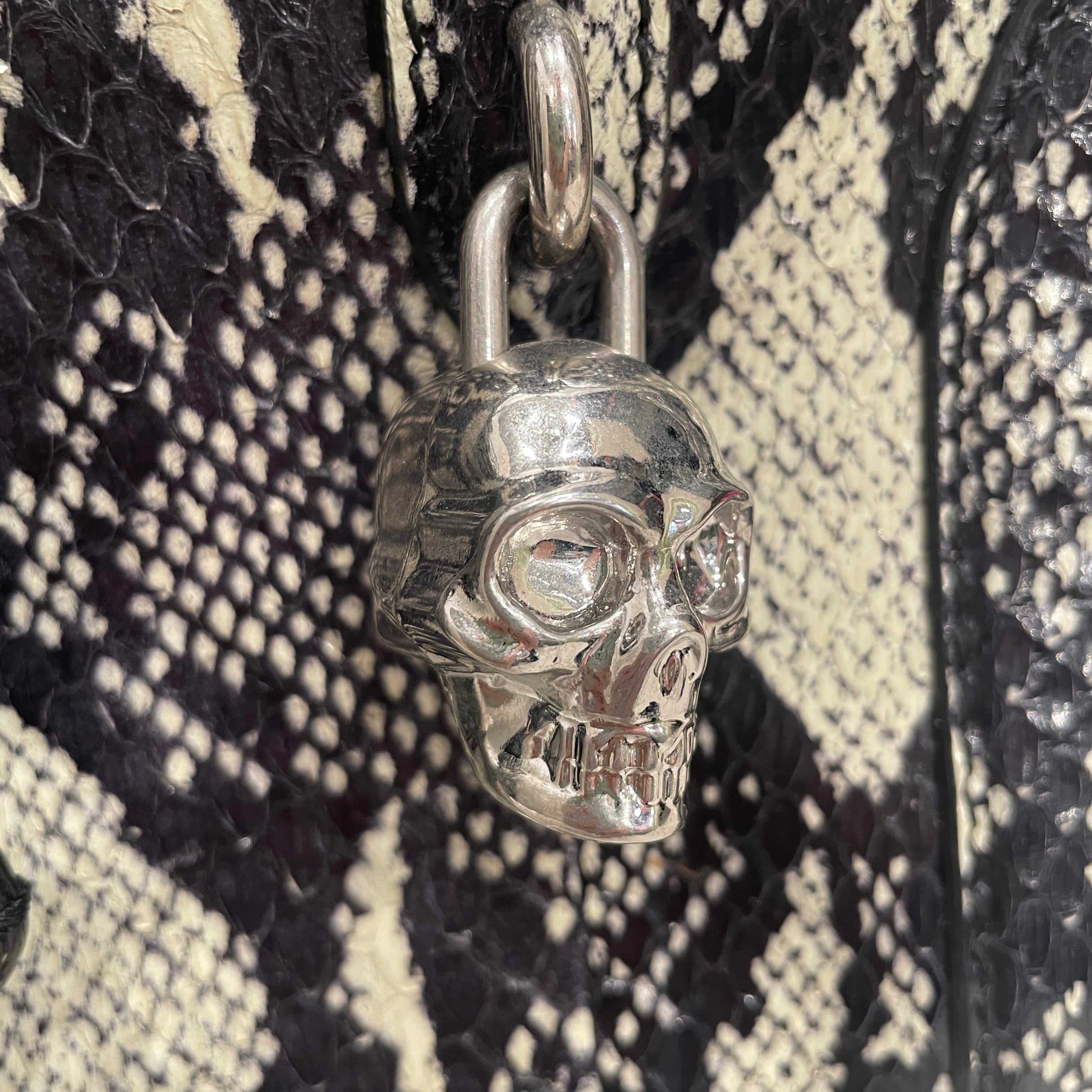 Alexander McQueen/Tote Bag/Animal Pattern/Leather/BLK/mini skull padlock/snakeskin view 6
