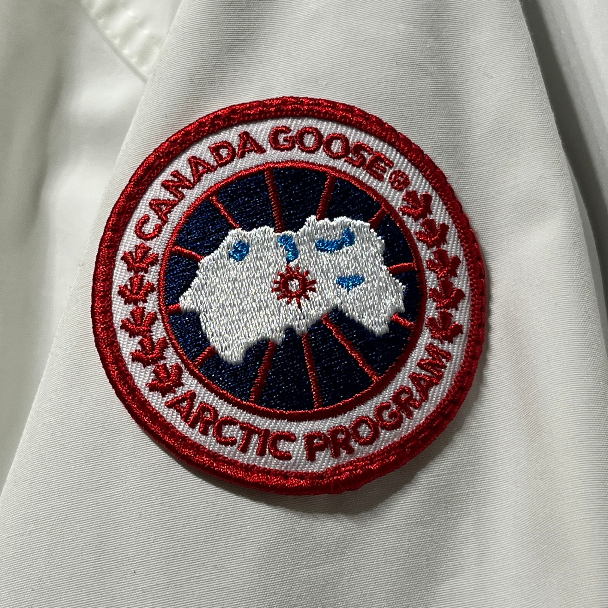 CANADA GOOSE/Mountain Parka/L/Nylon/WHT/BUTTON UP HIKING PARKA view 7