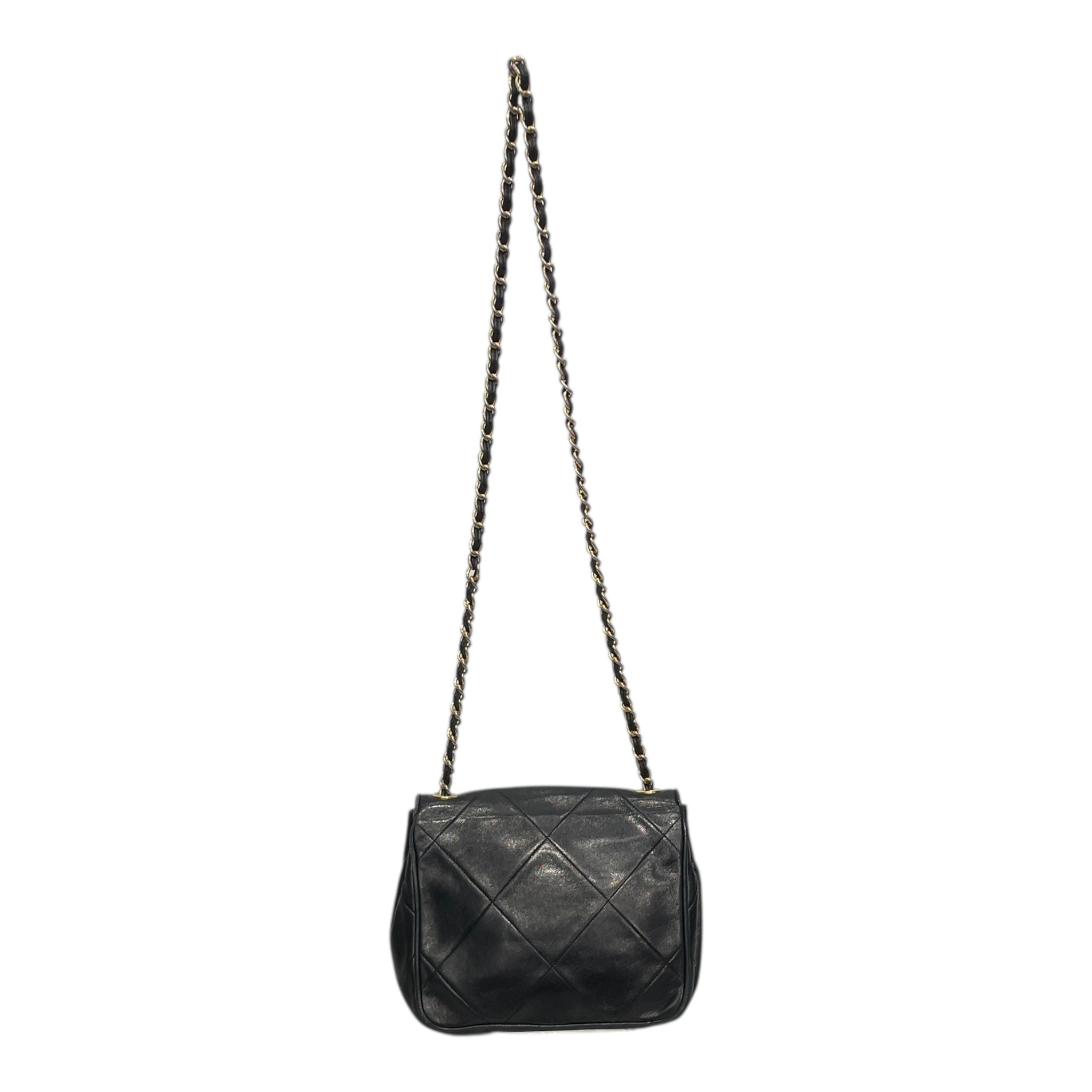 CHANEL/Vintage/Cross Body Bag/Leather/BLK/DIAMOND STITCH/LEATHER FLAP view 2