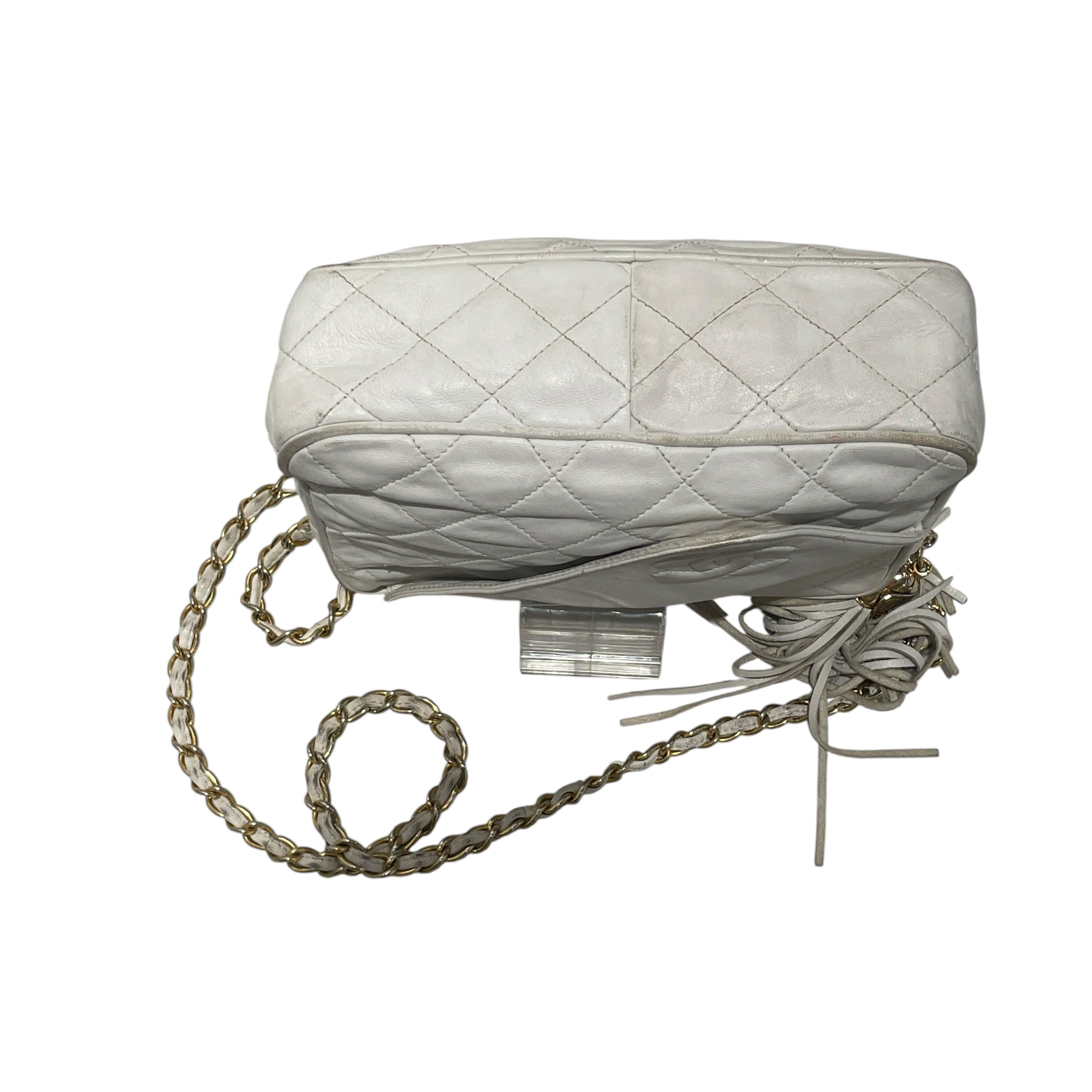 CHANEL/Bag/Leather/WHT/quilted camera view 3
