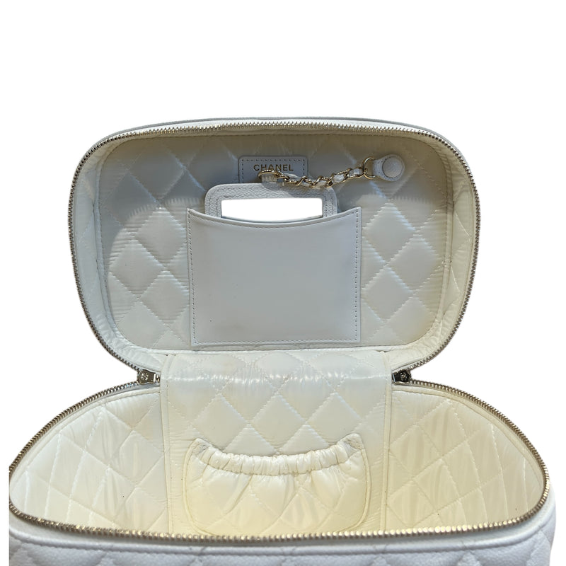 CHANEL/Hand Bag/M/Leather/WHT/CC DIAMOND QUILTED CAVIAR