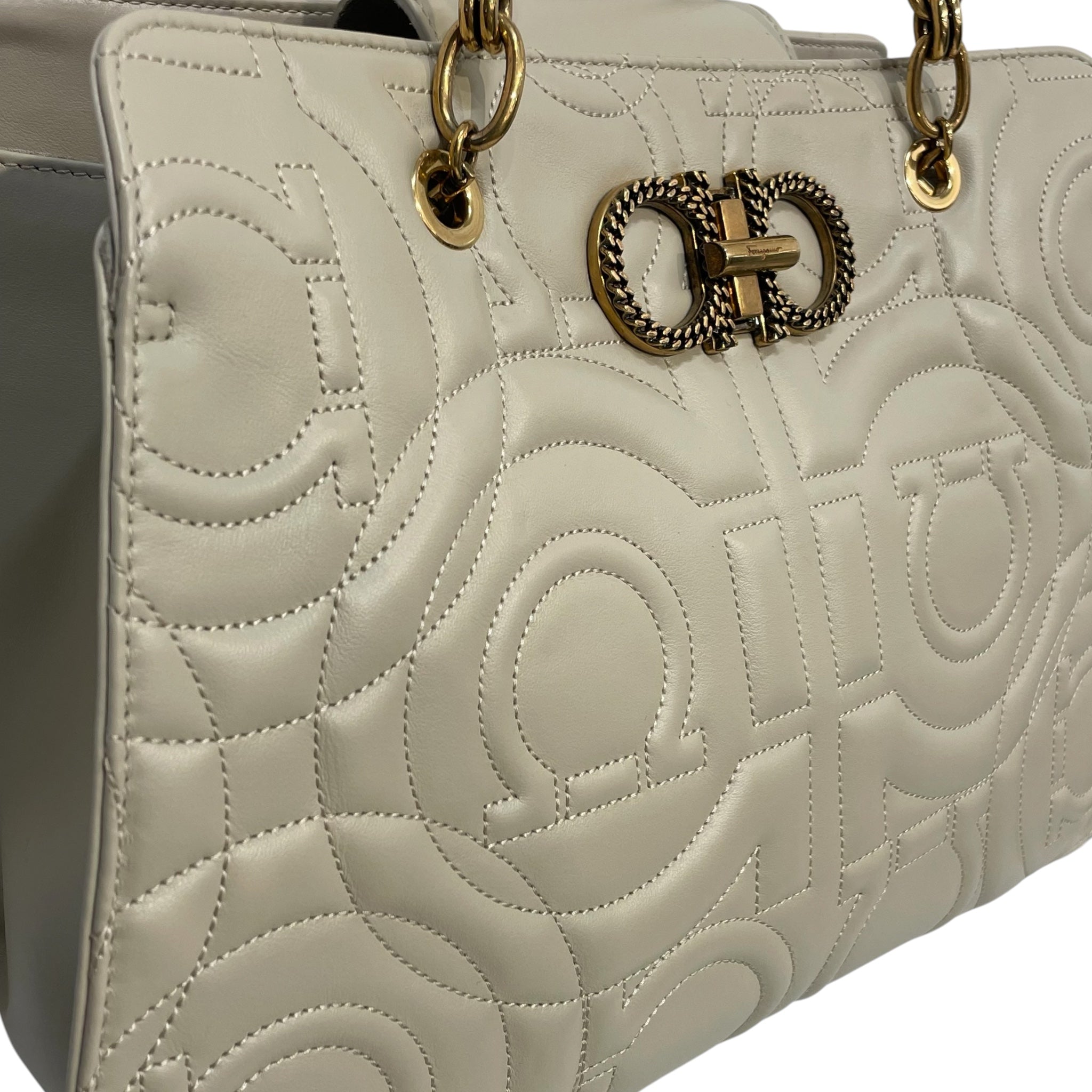 Salvatore Ferragamo/Cross Body Bag/Leather/BEG/quilted gancini chain bag view 5