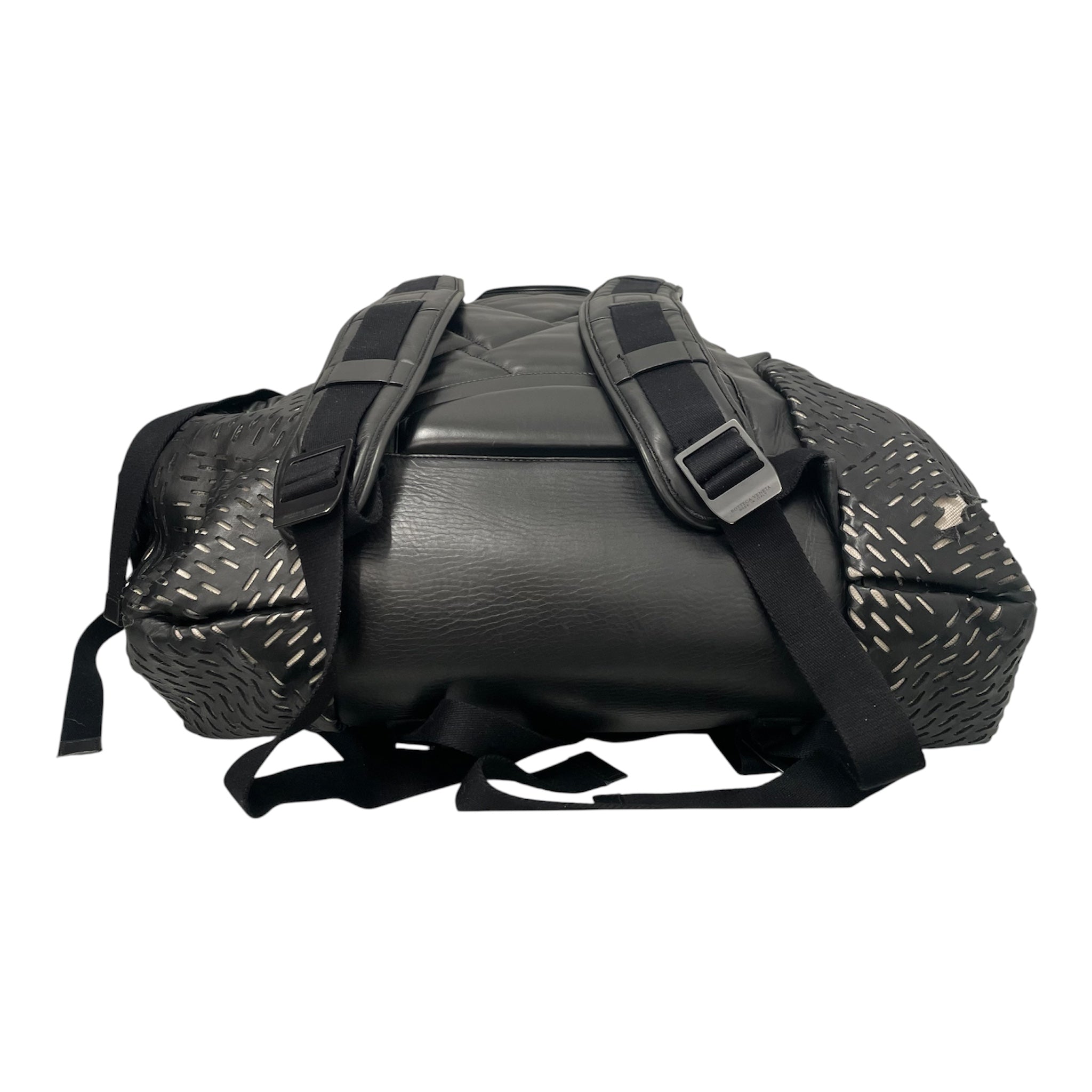 BOTTEGA VENETA/Backpack/Leather/BLK/Fold over/ perforated detail view 3