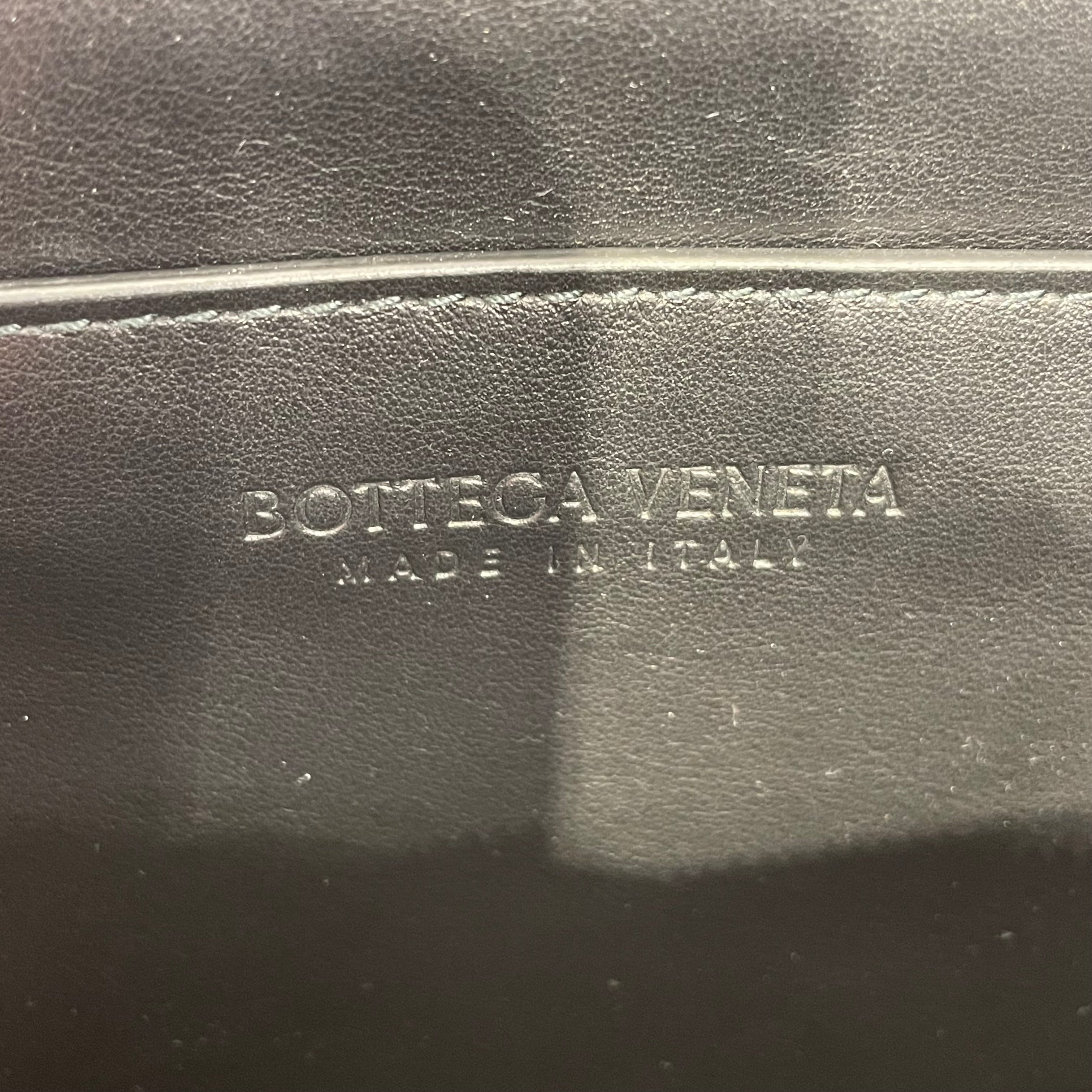 BOTTEGA VENETA/Pouch/Leather/BLK/Embossed Pouch BLK+SLV view 5