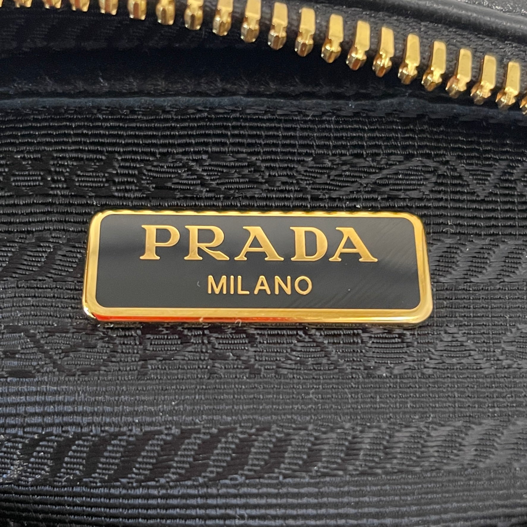 PRADA/Cross Body Bag/Leather/BLK/Nappa Gaufre Camera Bag view 6