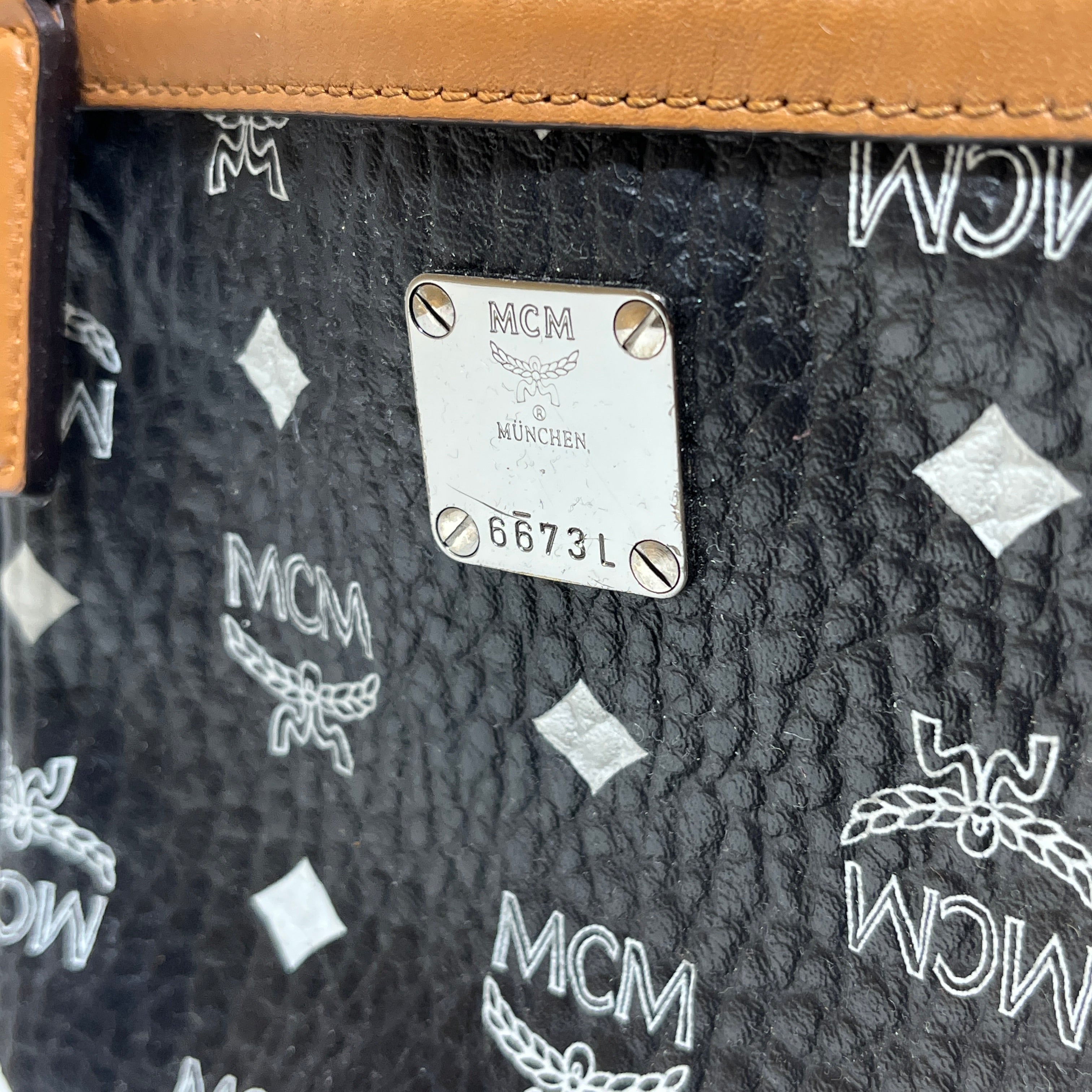 MCM/Cross Body Bag/Leather/BLK/brwn leather strap view 9