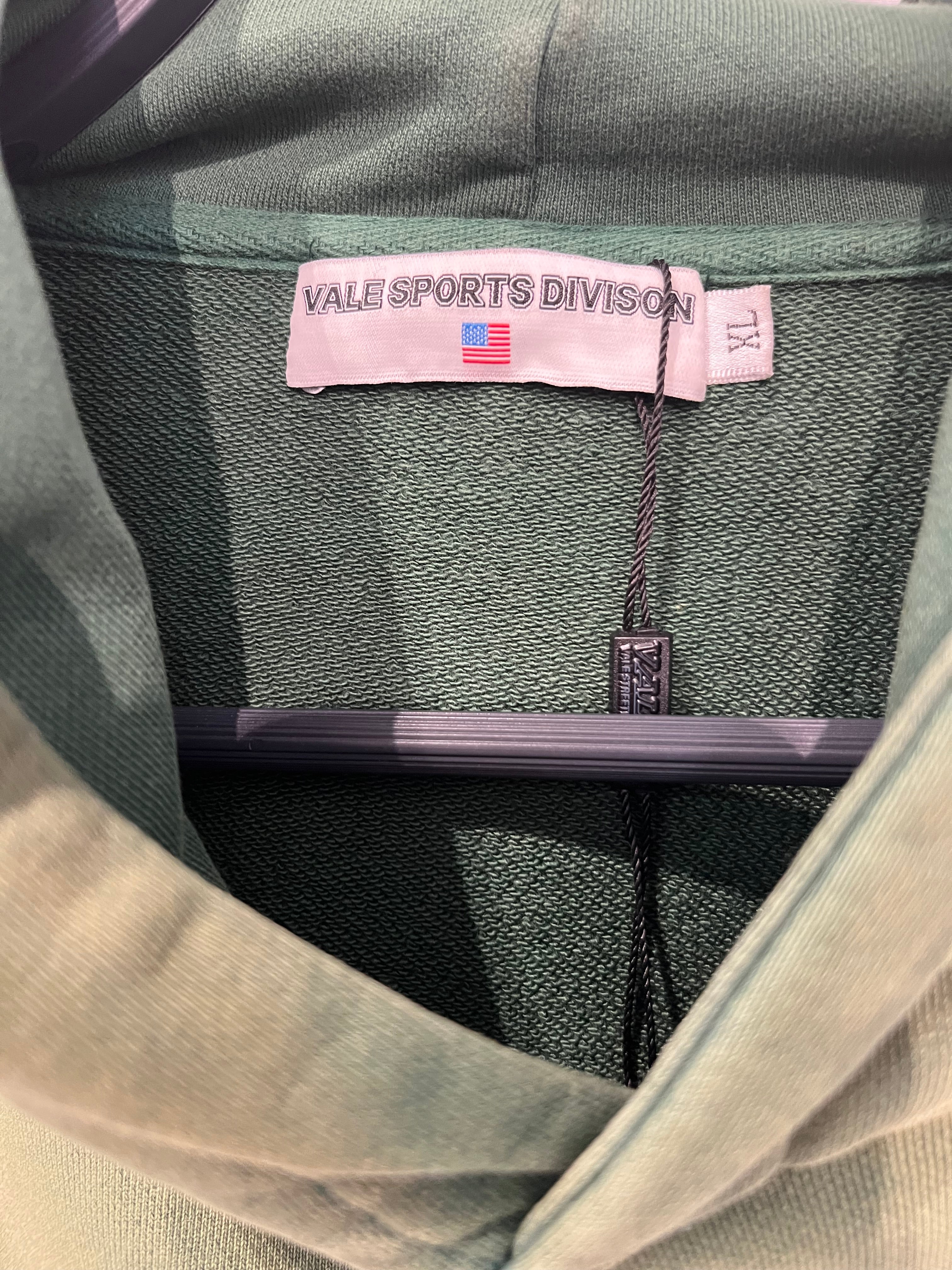 Vale/Hoodie/XL/Cotton/GRN/valley dreams US flag front view 3