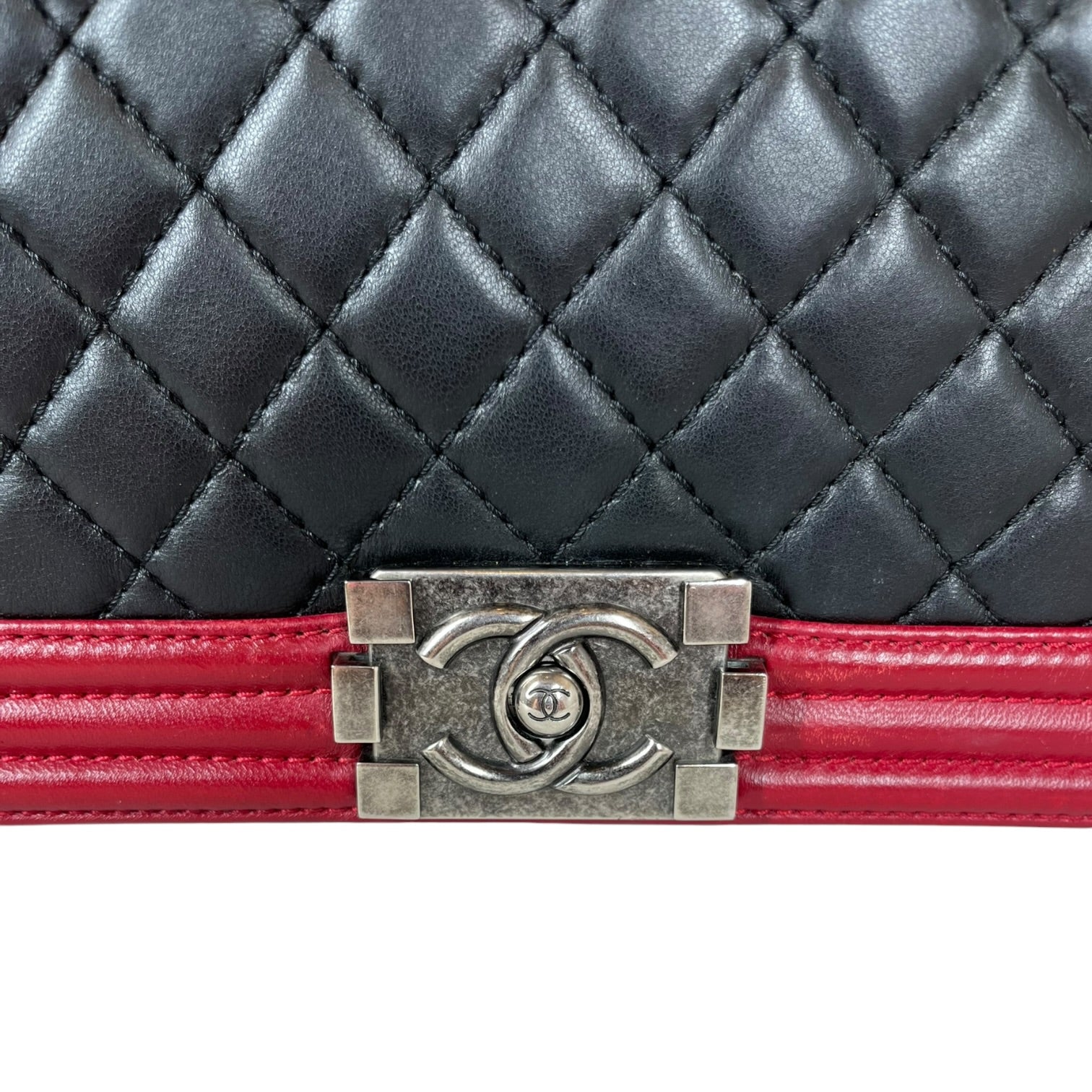 CHANEL/Cross Body Bag/Border/Leather/BLK/RED BORDER MEDIUM BOY BAG view 5
