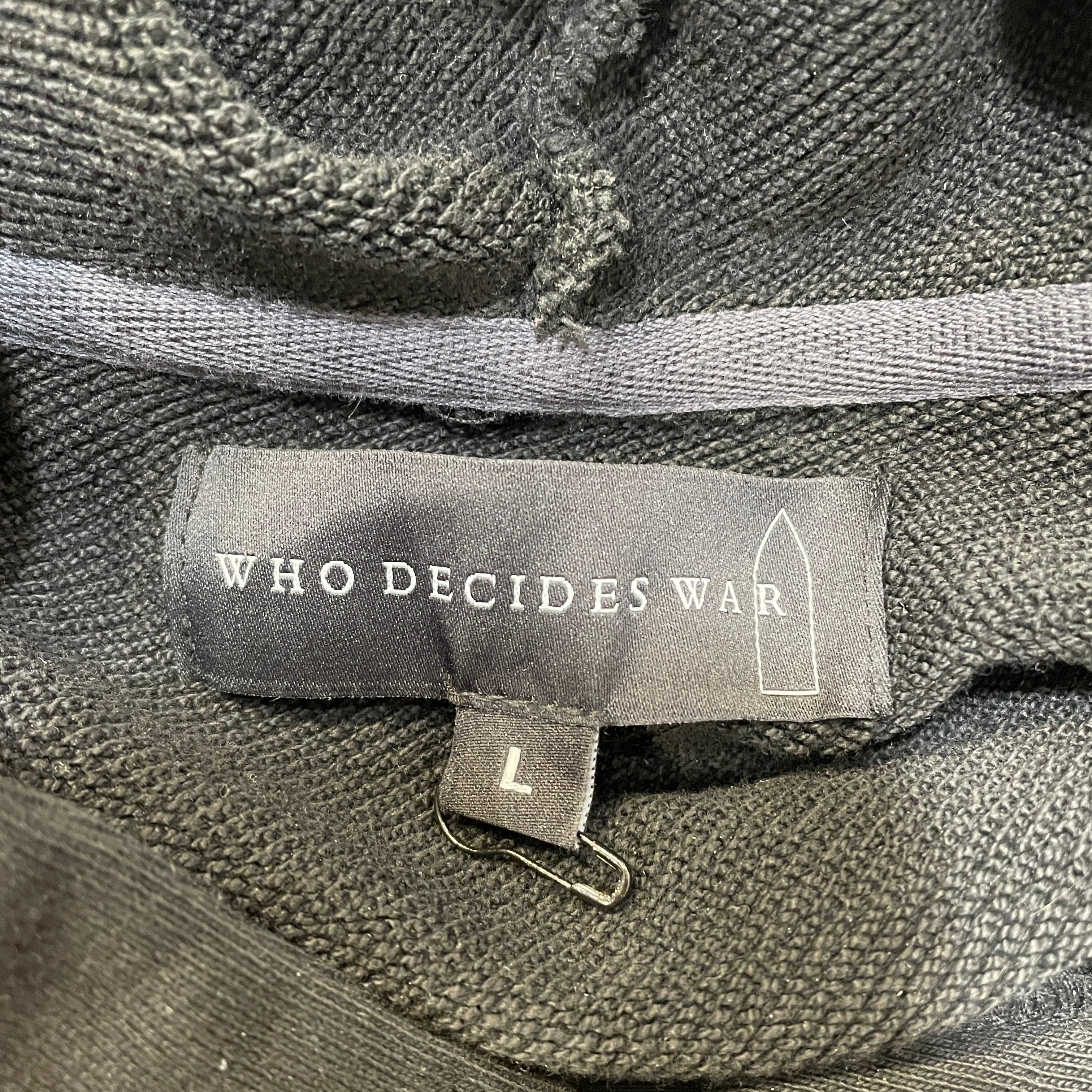 WHO DECIDES WAR/Hoodie/L/Graphic/Cotton/BLK/Black Skull Hoodie view 3