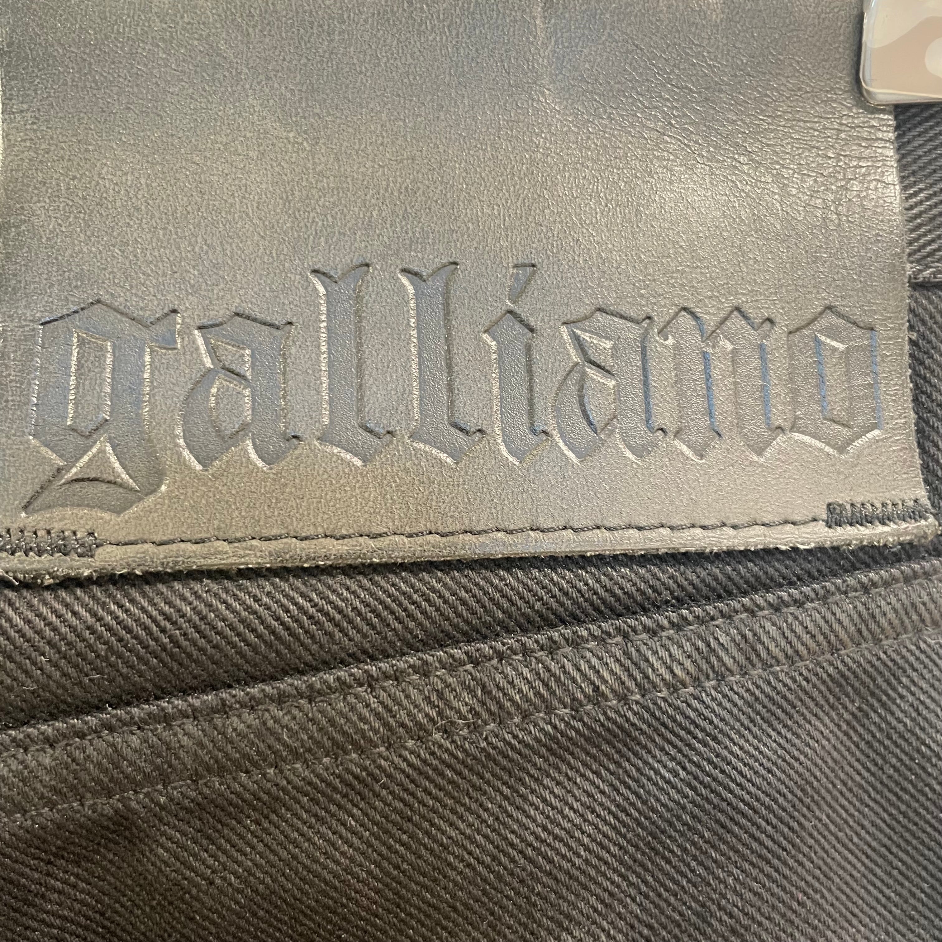 galliano/Skinny Pants/36/Cotton/BLK/Distressed/waxed/embrodered pockets view 4