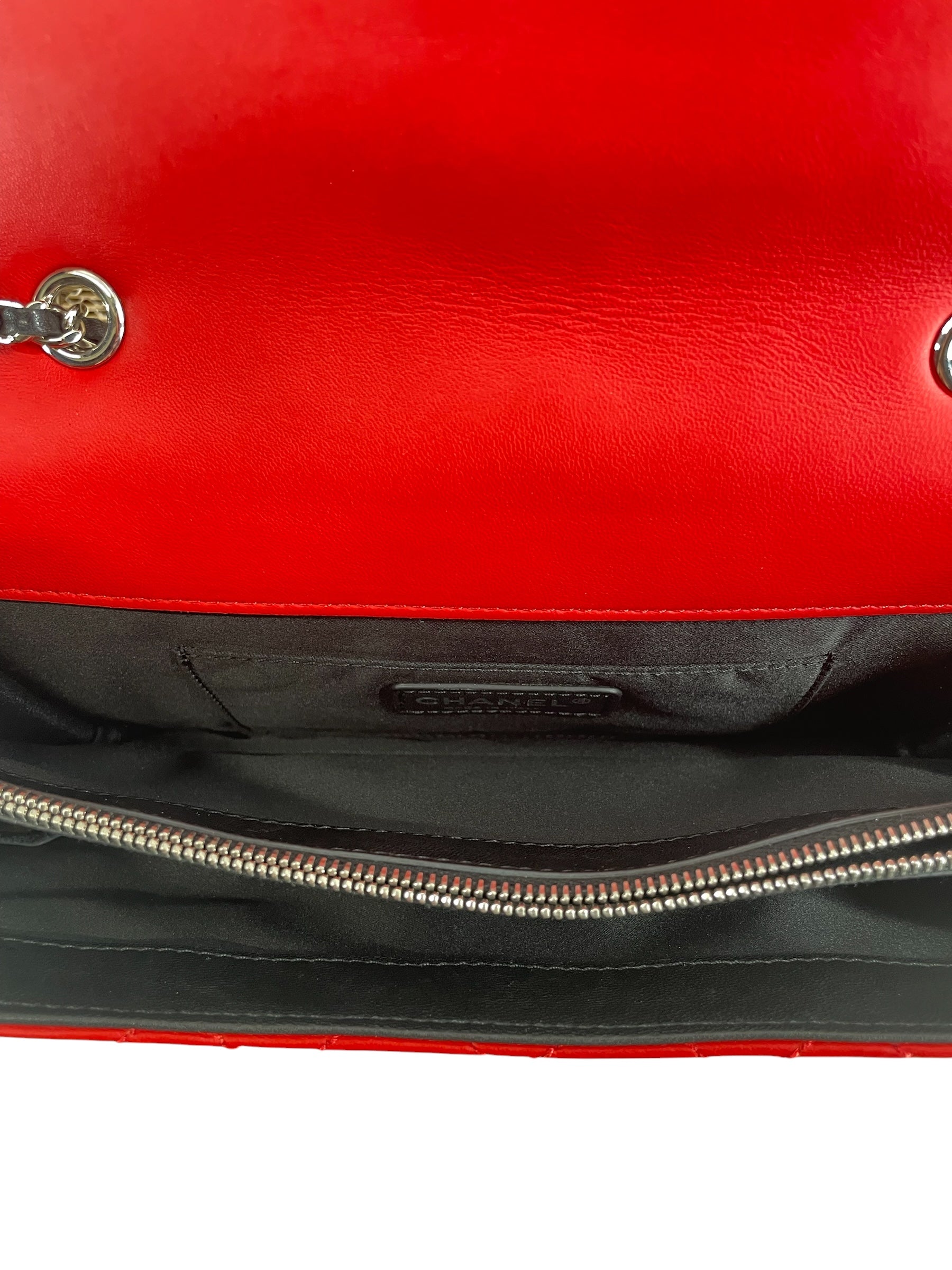CHANEL/Bag/Leather/MLT/17966051 RED BLK WhT Slvr Hrdw view 3
