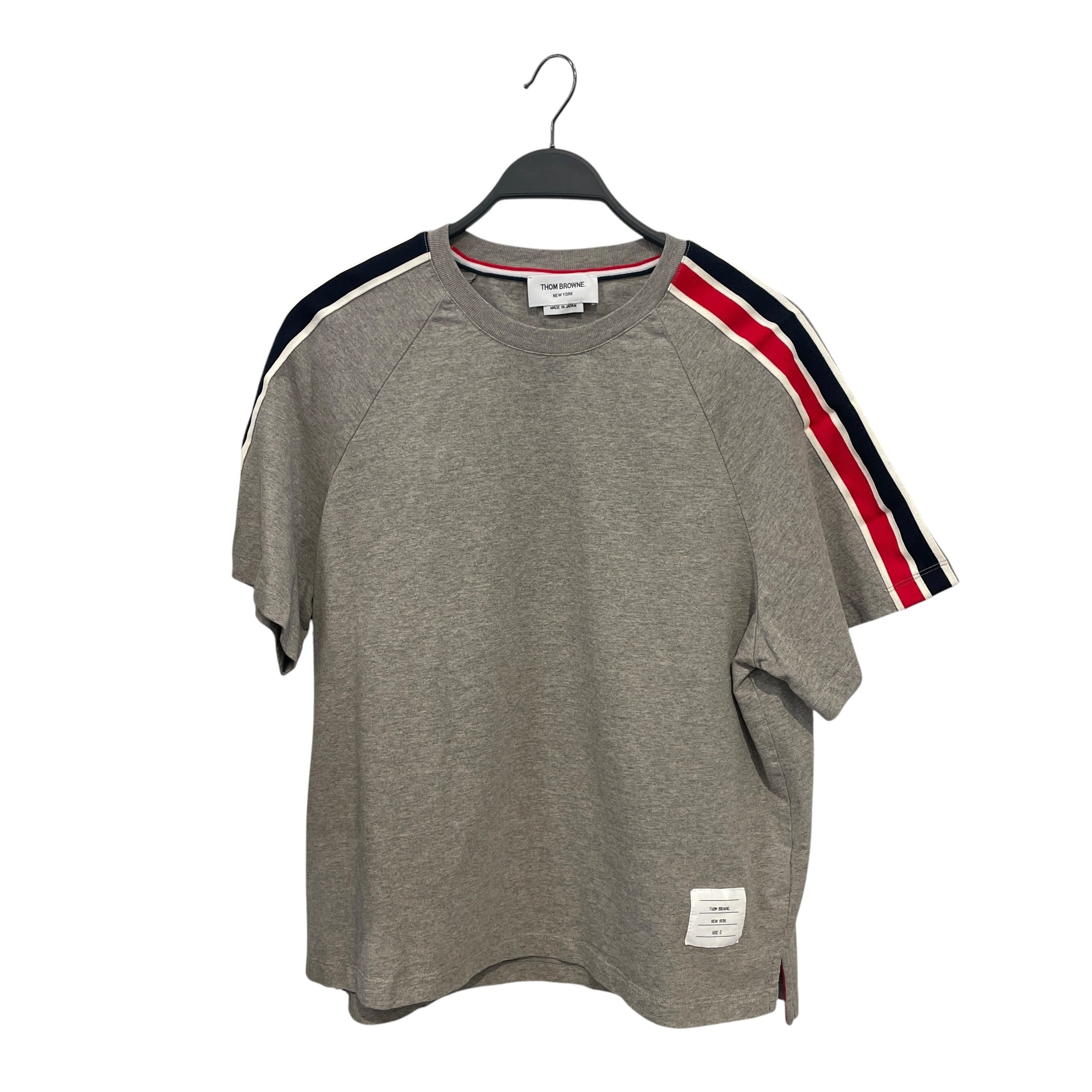 THOM BROWNE. NEW YORK/T-Shirt/2/Cotton/GRY/SLEEVE STRIPES/LOGO PATCH view 1