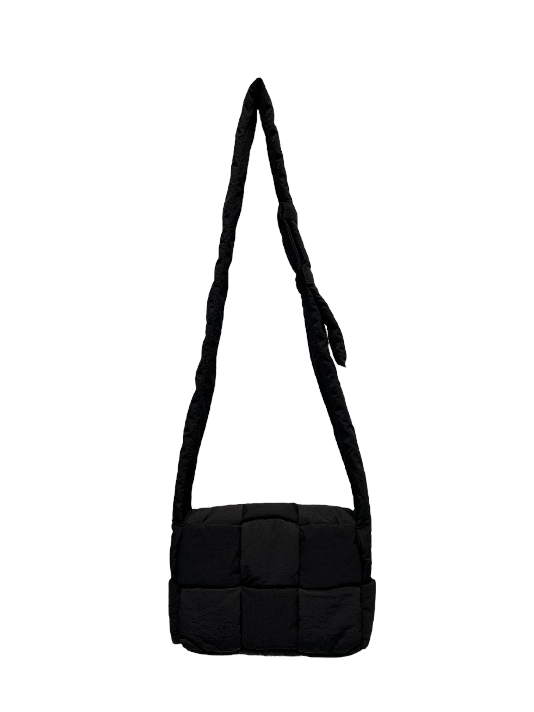 BOTTEGA VENETA/Bag/Nylon/BLK/PADDED CASSETTE BAG view 2