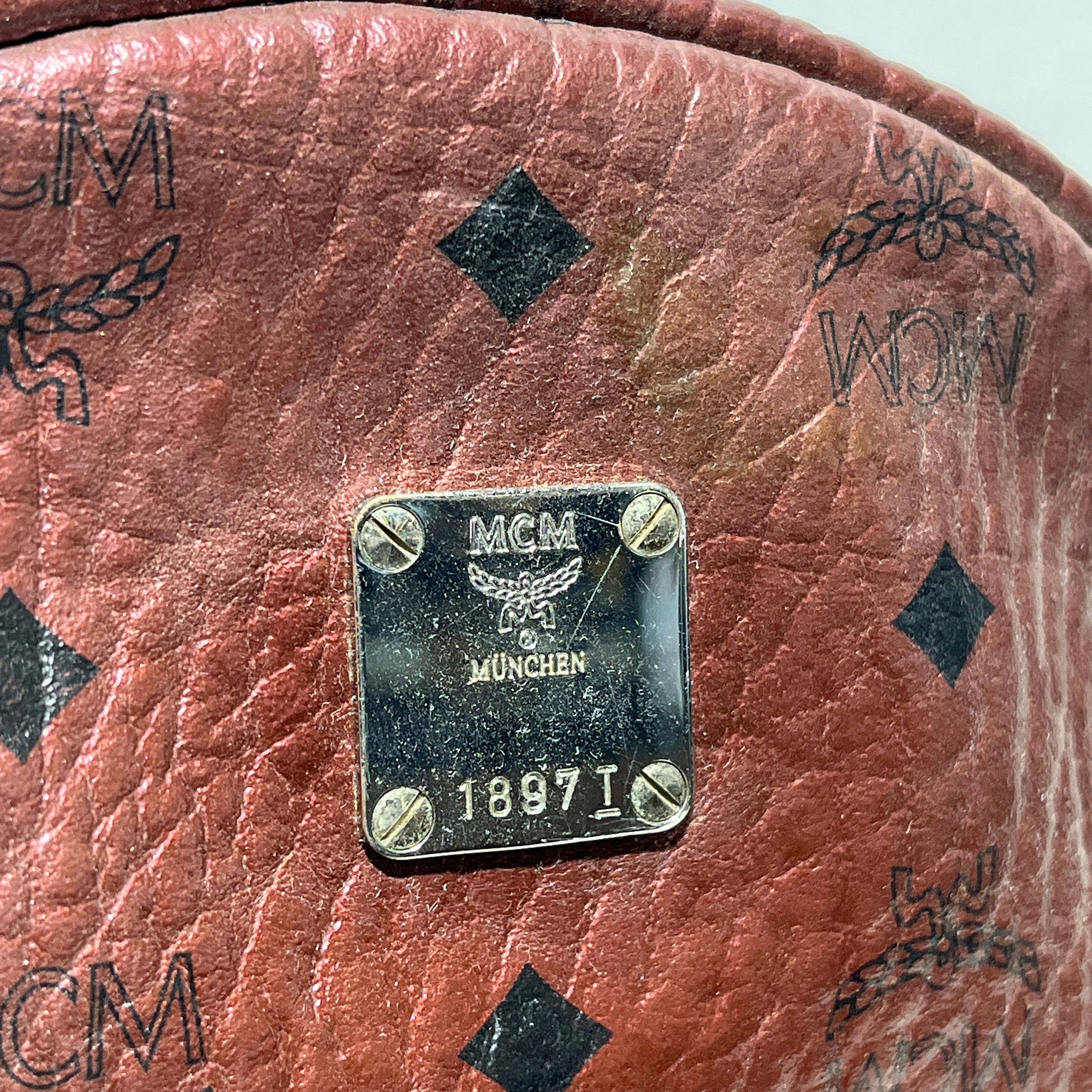 MCM/Backpack/Leather/RED/red medium bckpck view 3