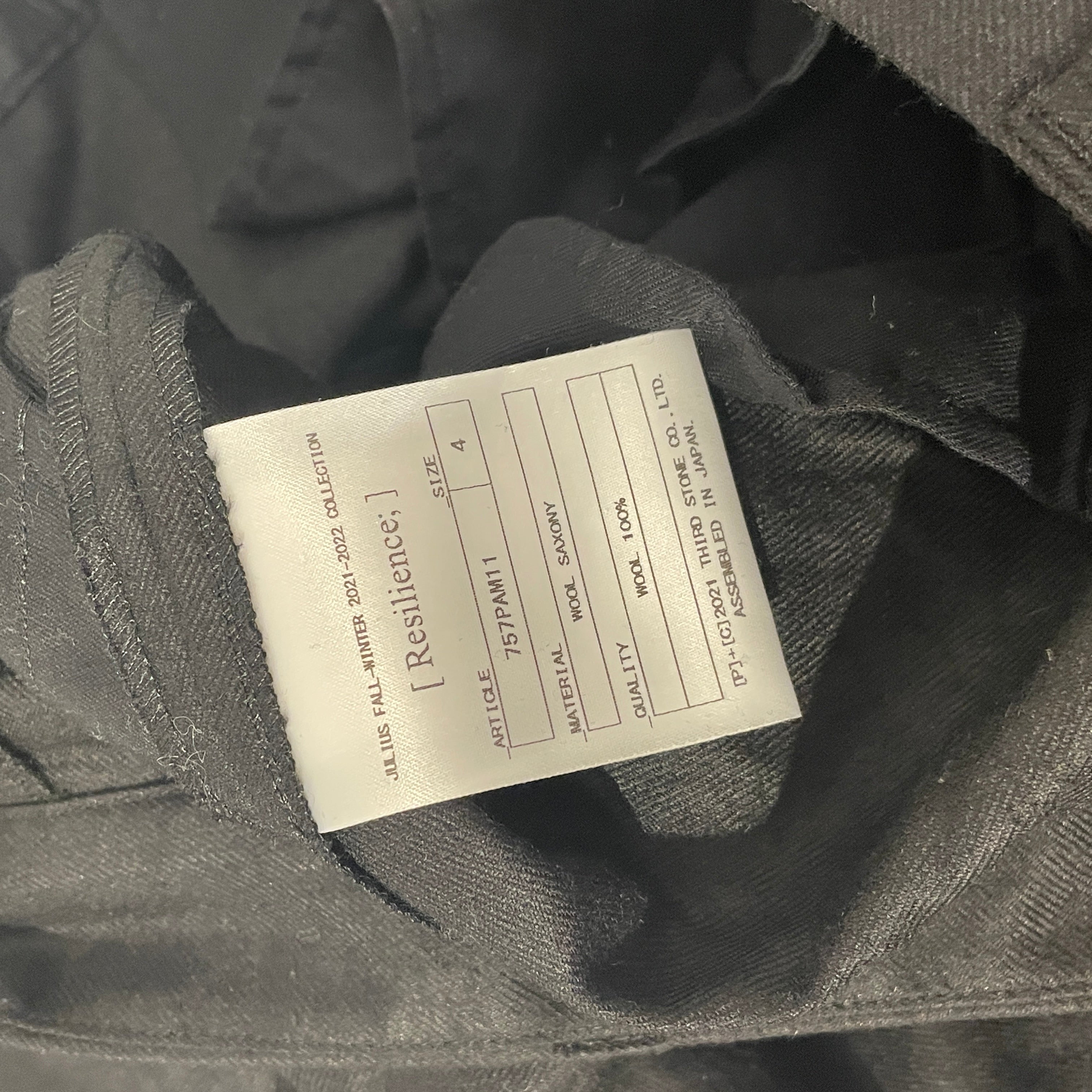 JULIUS/Shorts/4/Wool/BLK/ASYMMETRICAL view 4
