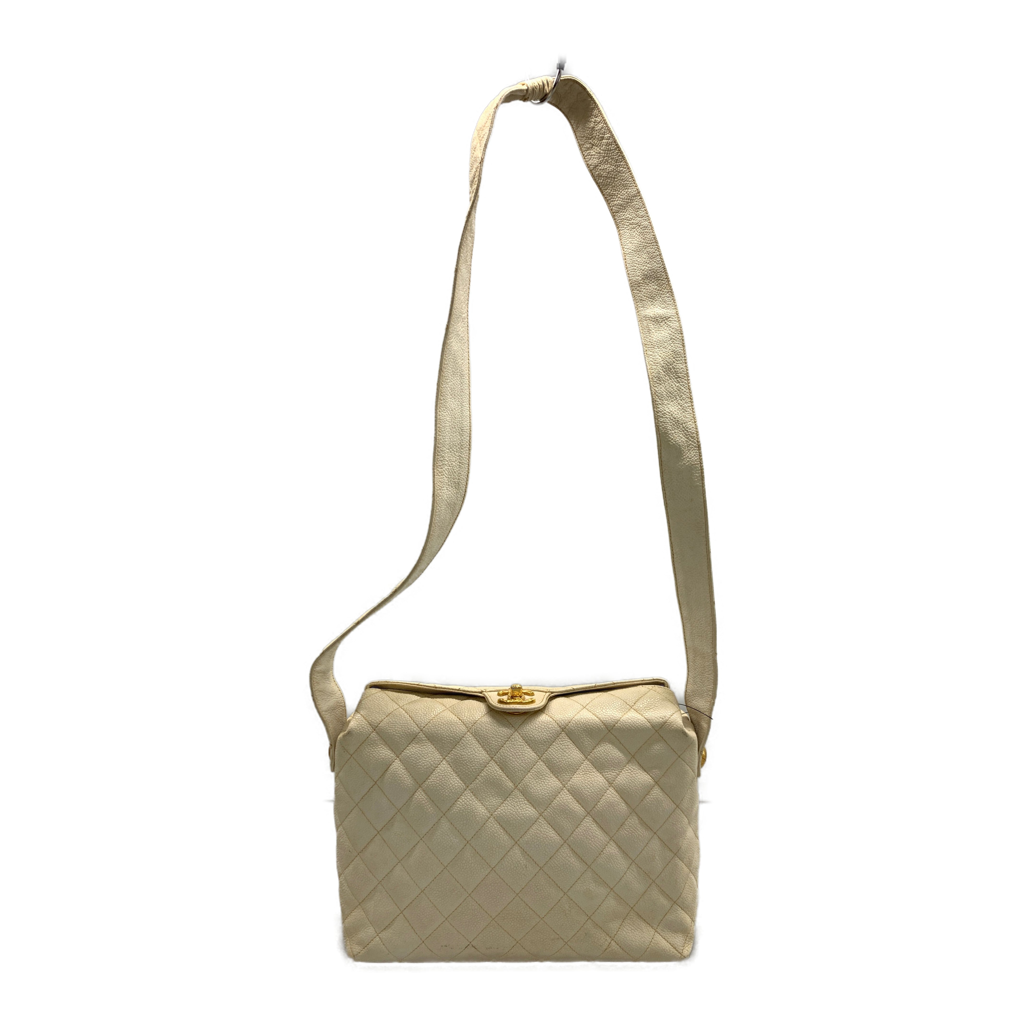 CHANEL/Cross Body Bag/Leather/White/ﾏﾄﾗｯｾ top turn lock view 1