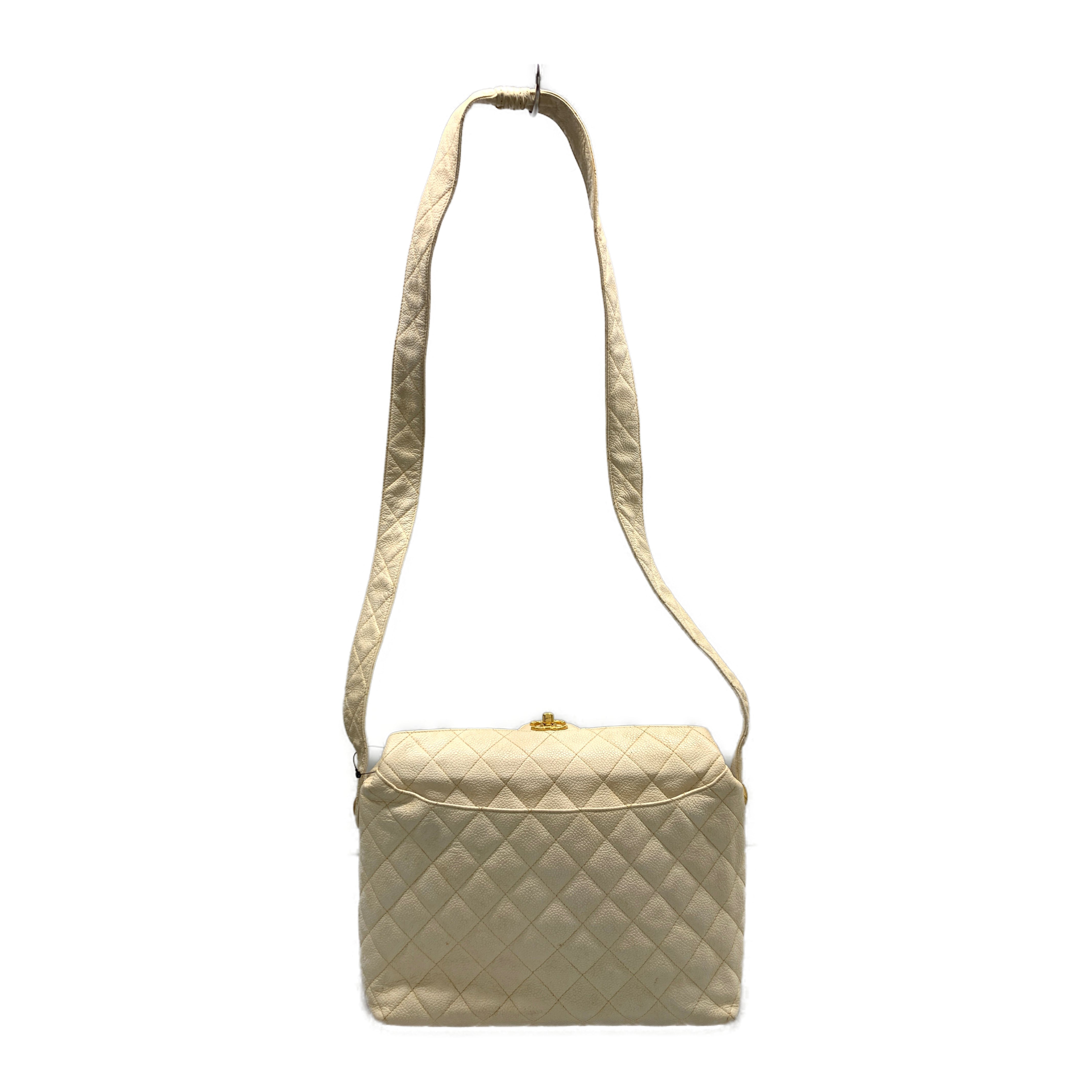 CHANEL/Cross Body Bag/Leather/White/ﾏﾄﾗｯｾ top turn lock view 2