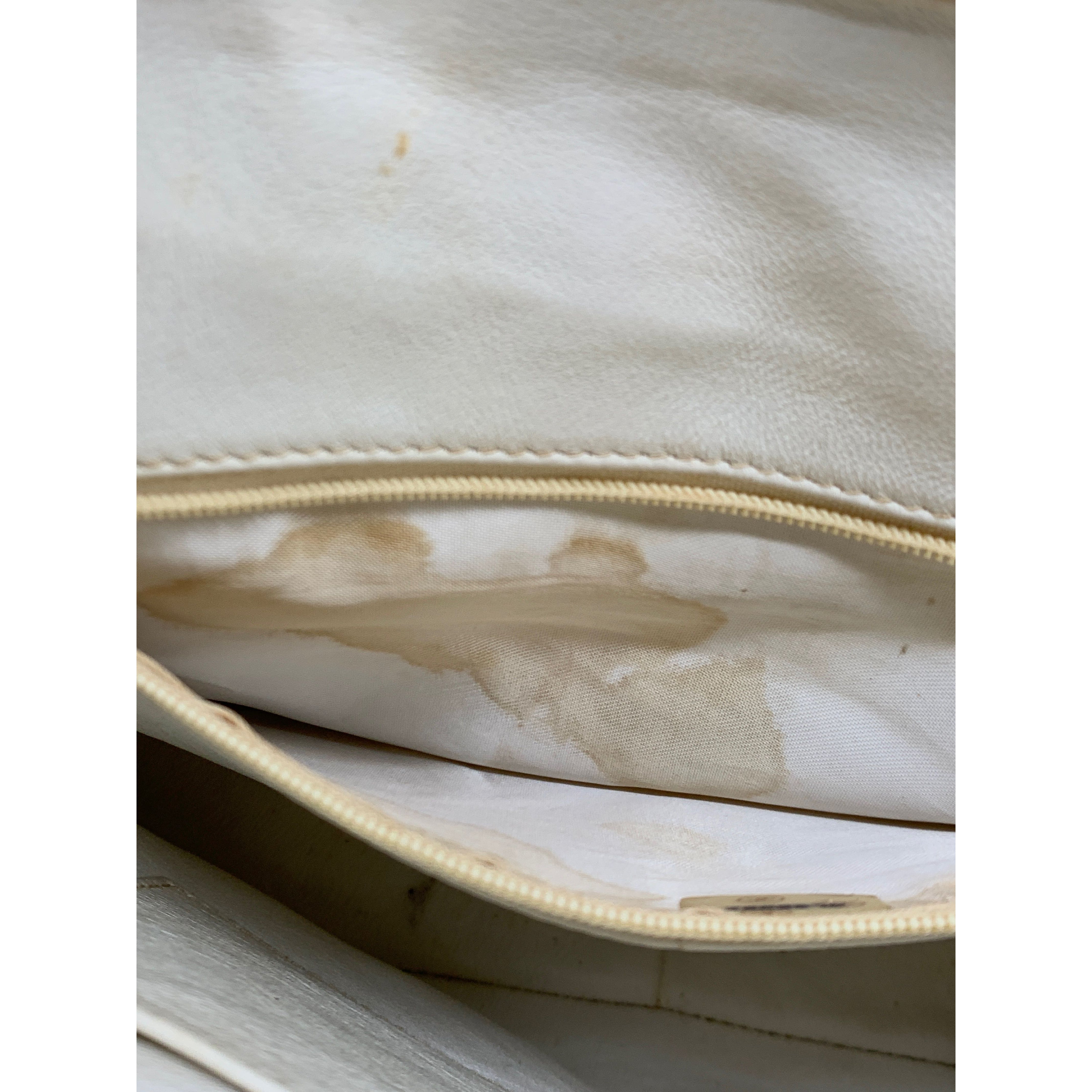 CHANEL/Cross Body Bag/Leather/White/ﾏﾄﾗｯｾ top turn lock view 7