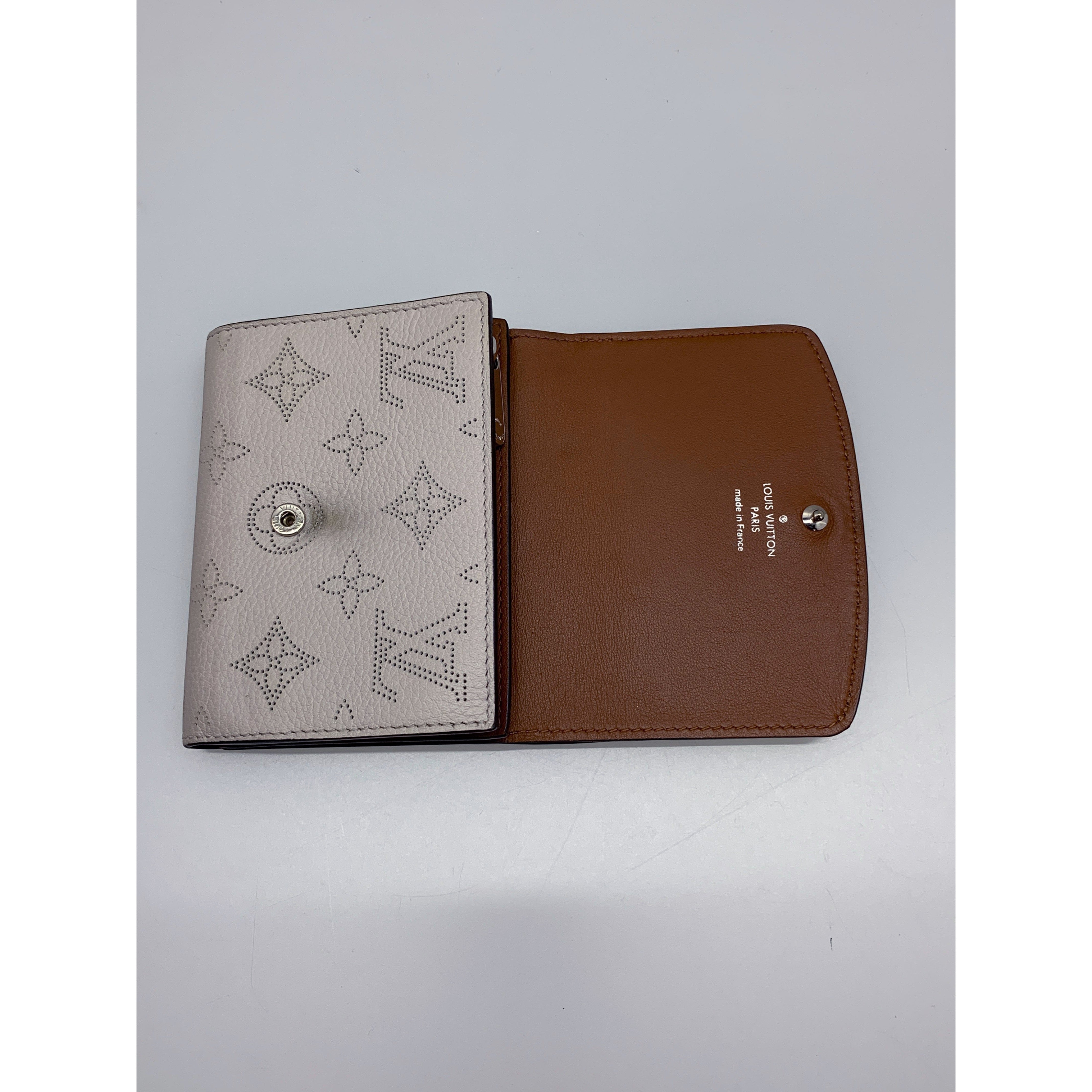 LOUIS VUITTON/Coin Wallet/White/Leather/PORTEFEUILLE IRIS COMPACT_MONOGRAM MAHINA/M62542 view 4