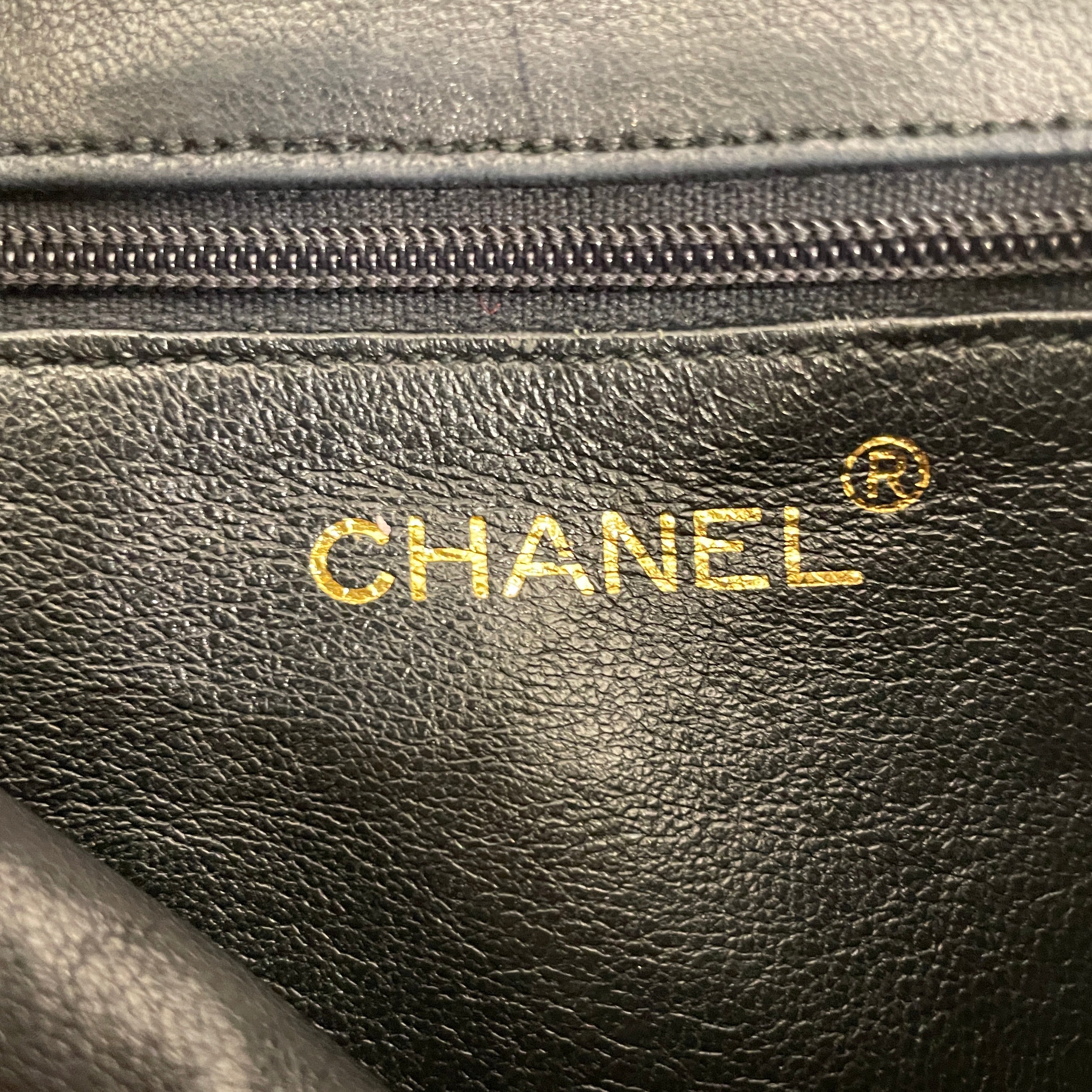 CHANEL/Vintage/Cross Body Bag/Leather/BLK/DIAMOND STITCH/LEATHER FLAP view 4