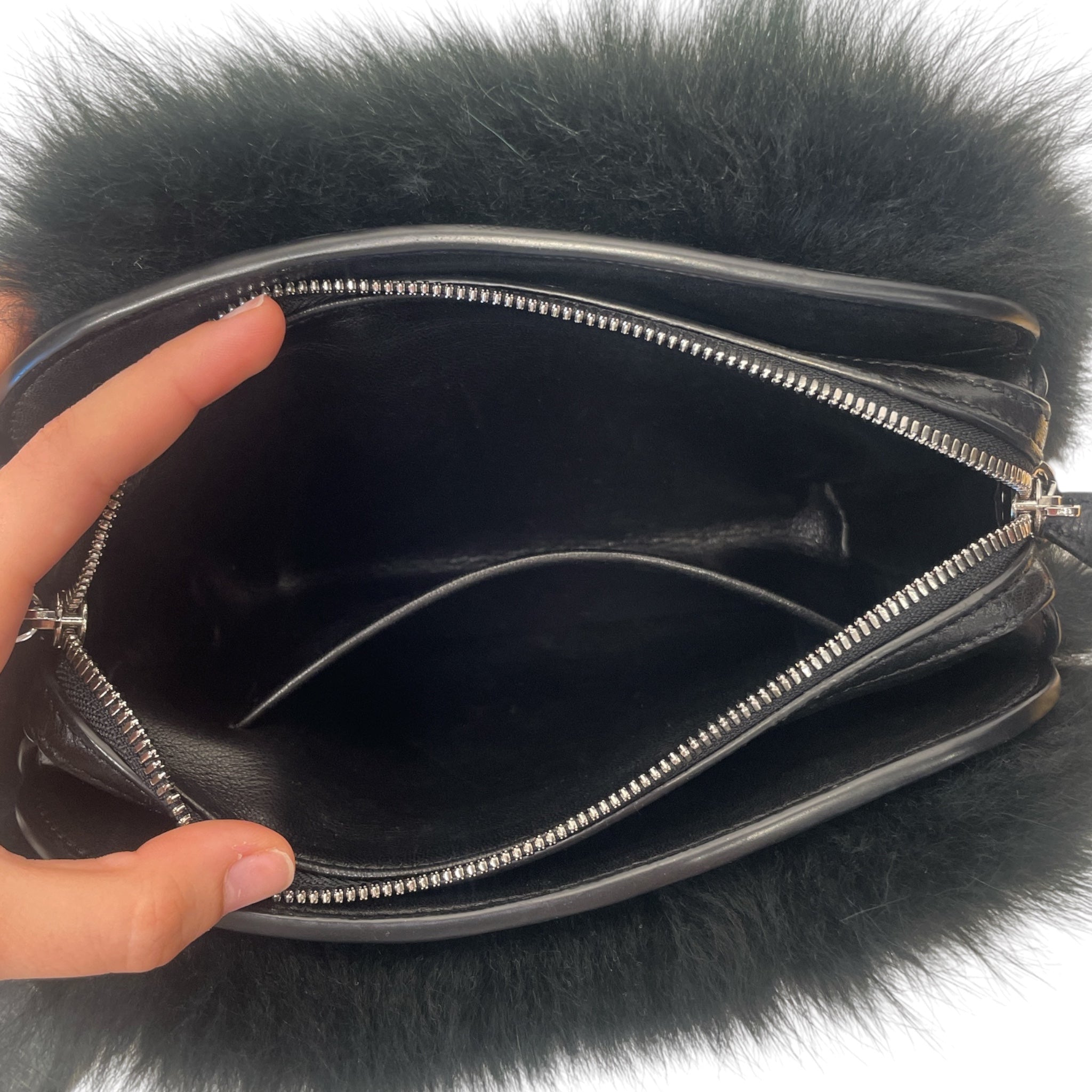 LOUIS VUITTON/Bag/Fur/GRN/PREFALL 2012/FOX FUR view 4