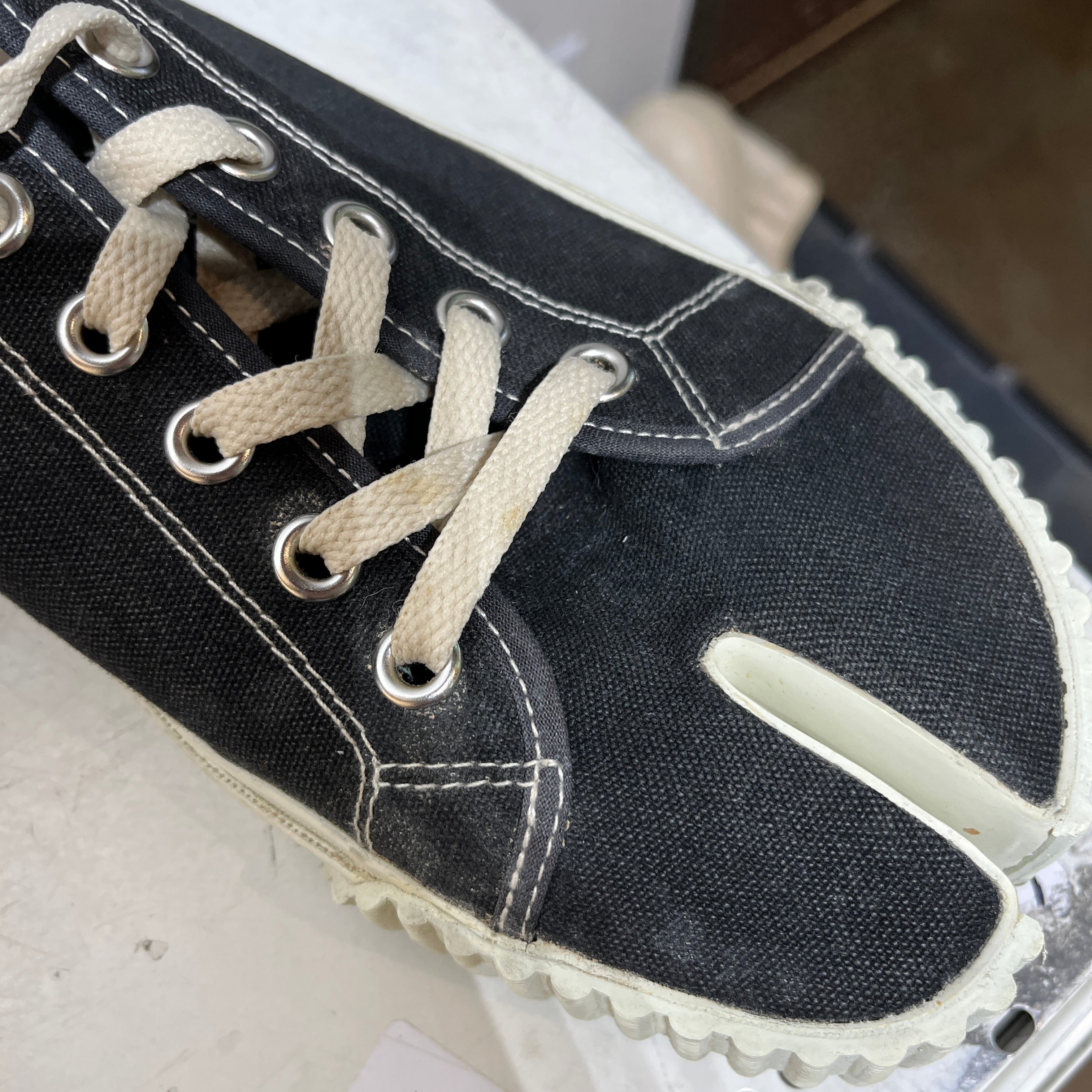 Maison Margiela/Low-Sneakers/EU 45/Cotton/BLK/Tabi Low view 4