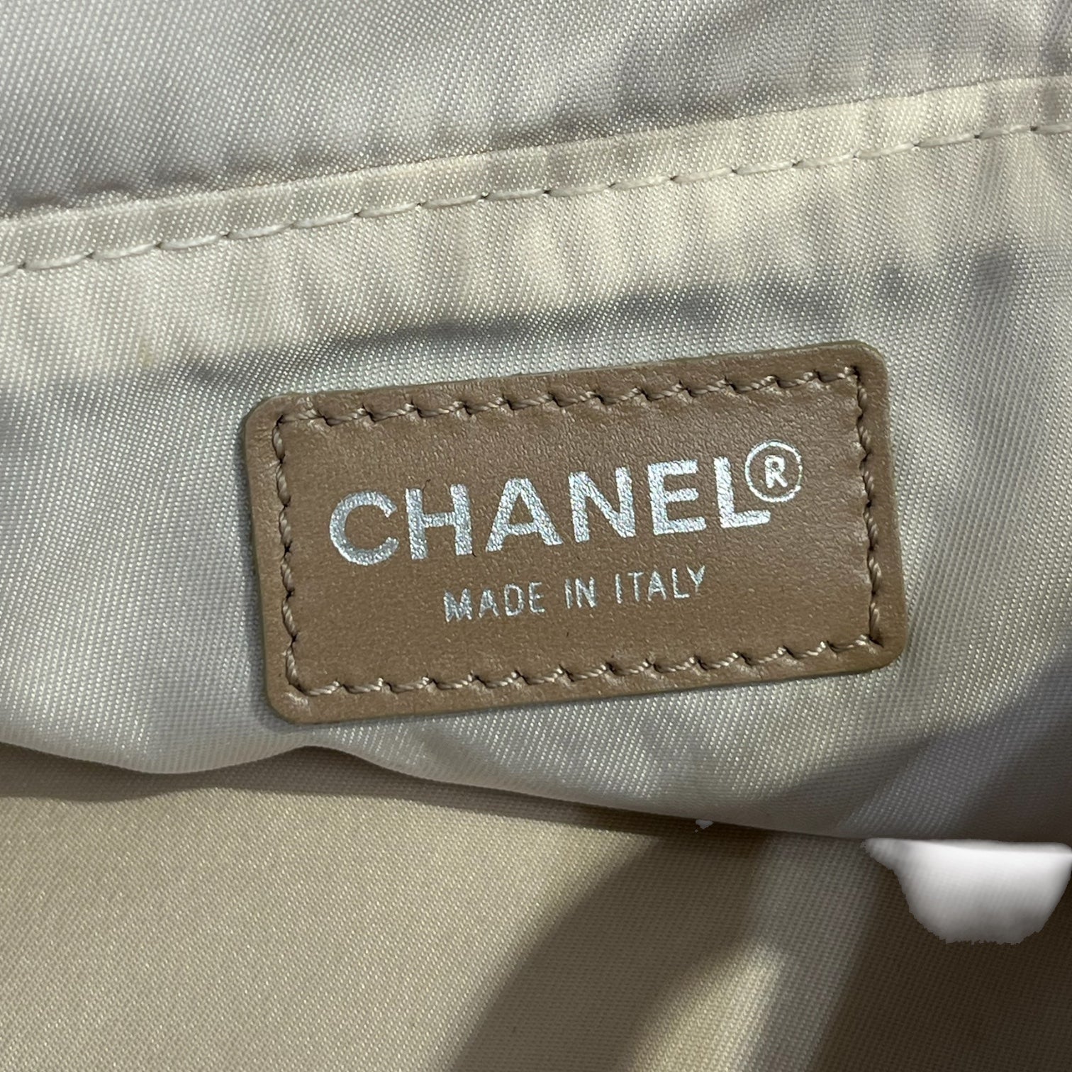 CHANEL/Pouch/Monogram/CRM/makeupbag view 4
