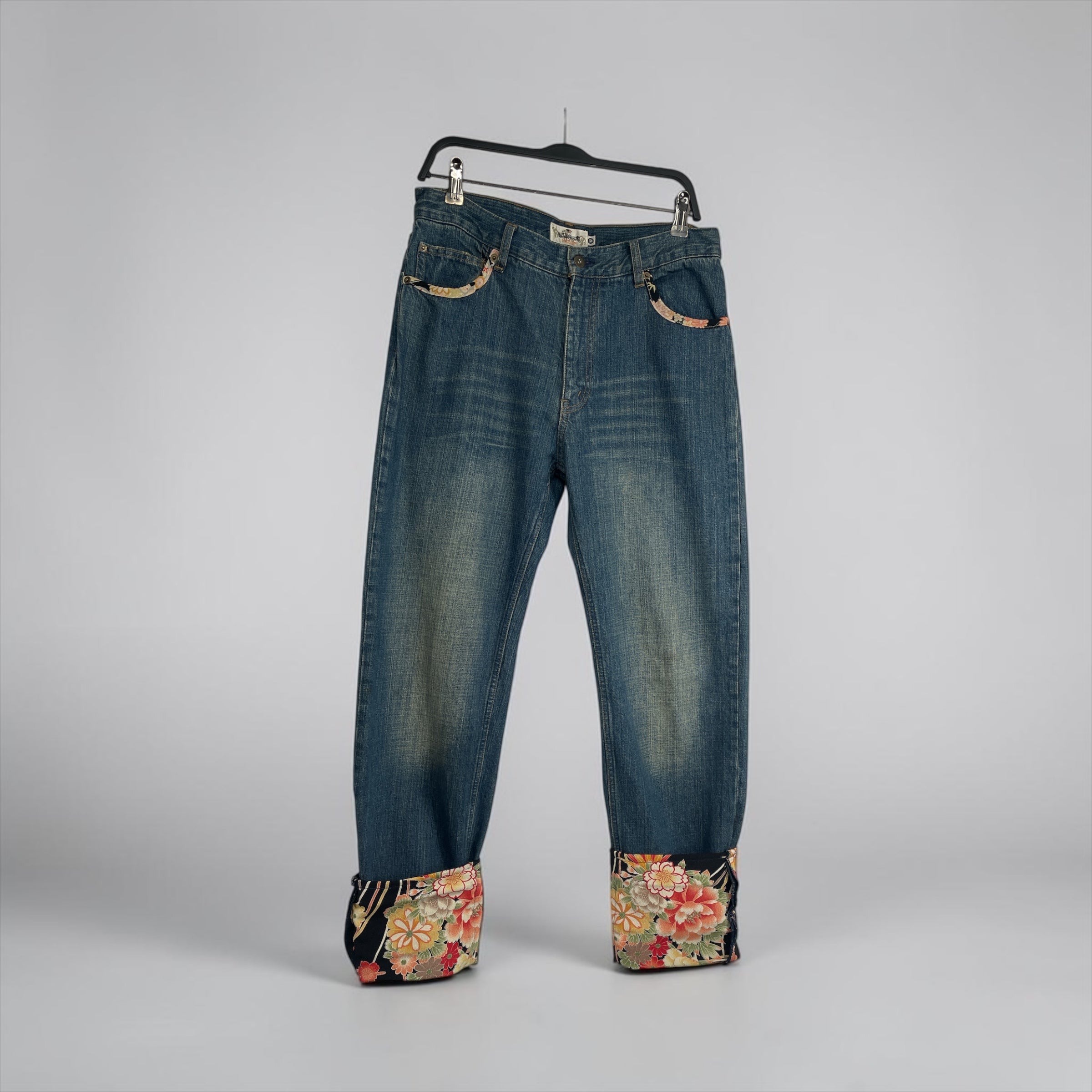 karakuri/Pants/32/Denim/BLU/6 pockets on the back view 1