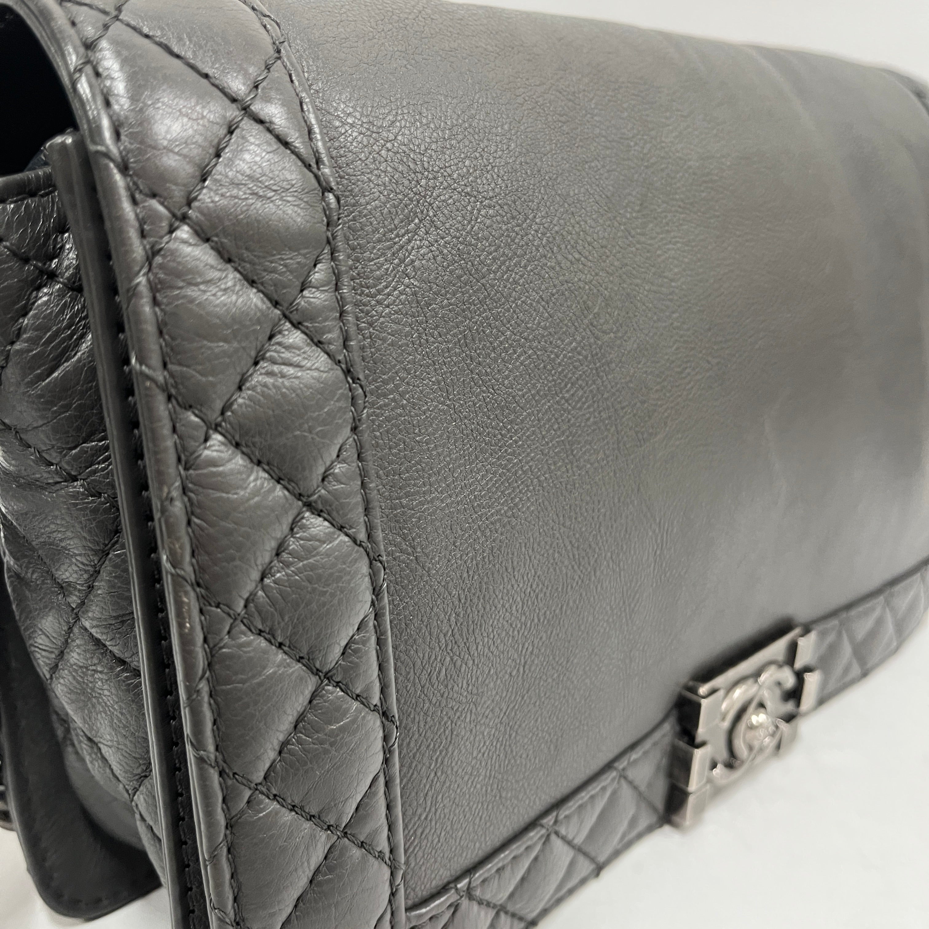 CHANEL/Cross Body Bag/Leather/GRY/BOY REVERSO QUILT 18935727 view 6