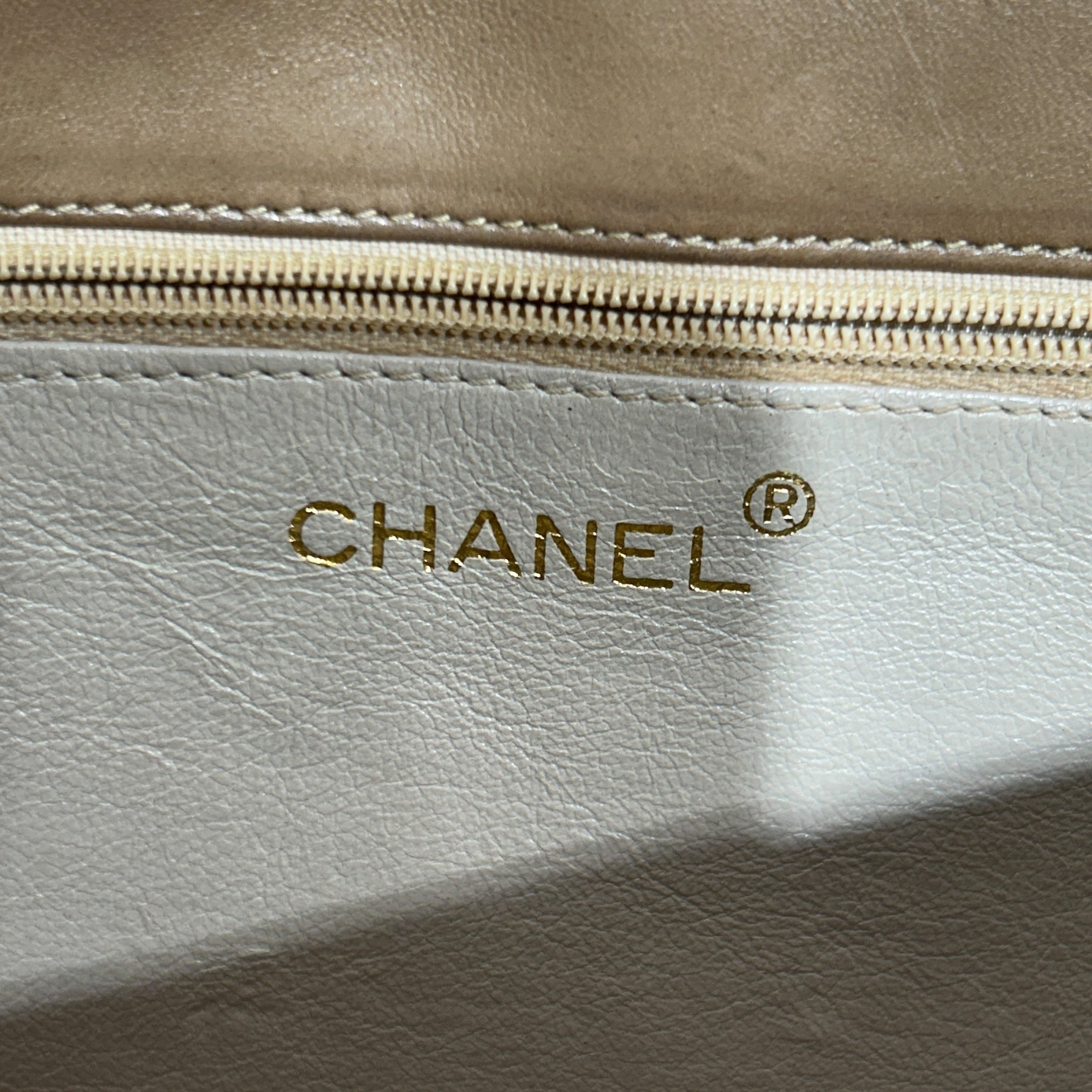 CHANEL/Cross Body Bag/Leather/BEG/Vintage Quilted Flap Matelasse view 5