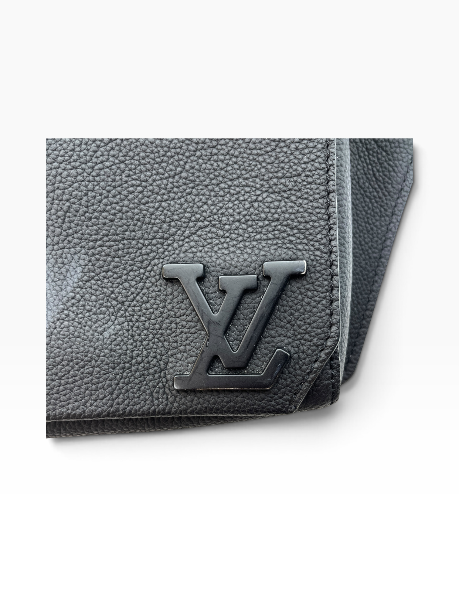 LOUIS VUITTON/Cross Body Bag/Leather/BLK/grained calf aerogram takeoff view 4