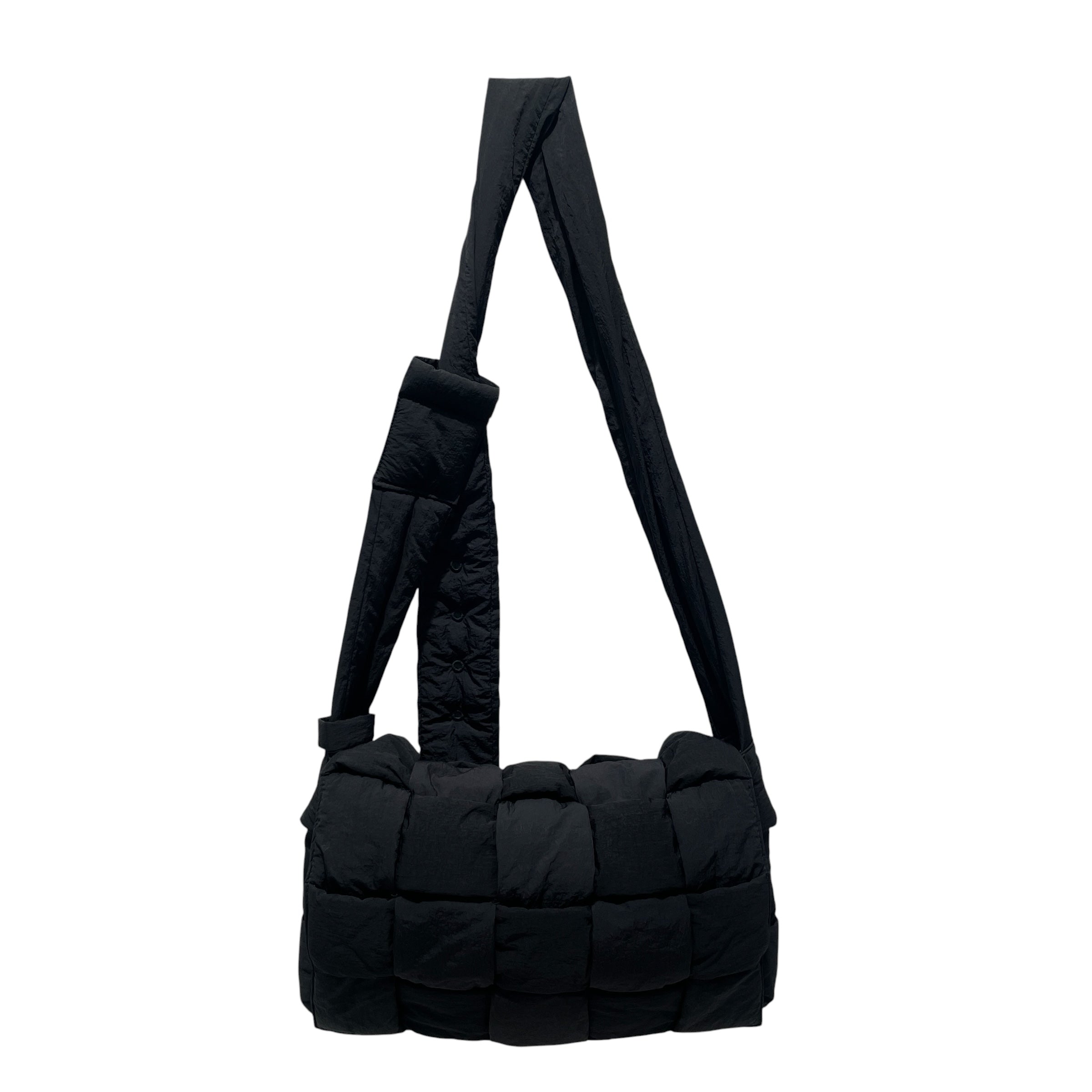 BOTTEGA VENETA/Cross Body Bag/Nylon/BLK/messenger view 1