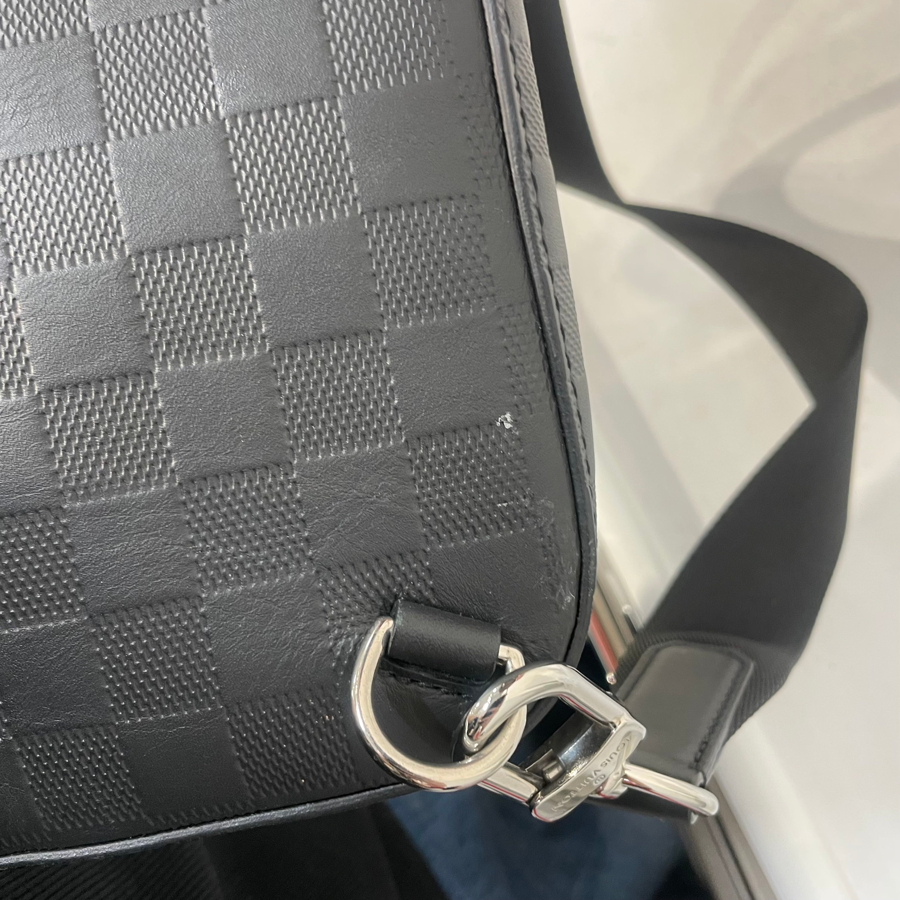 LOUIS VUITTON/Cross Body Bag/Monogram/Leather/BLK/avenue dling bag damier view 9