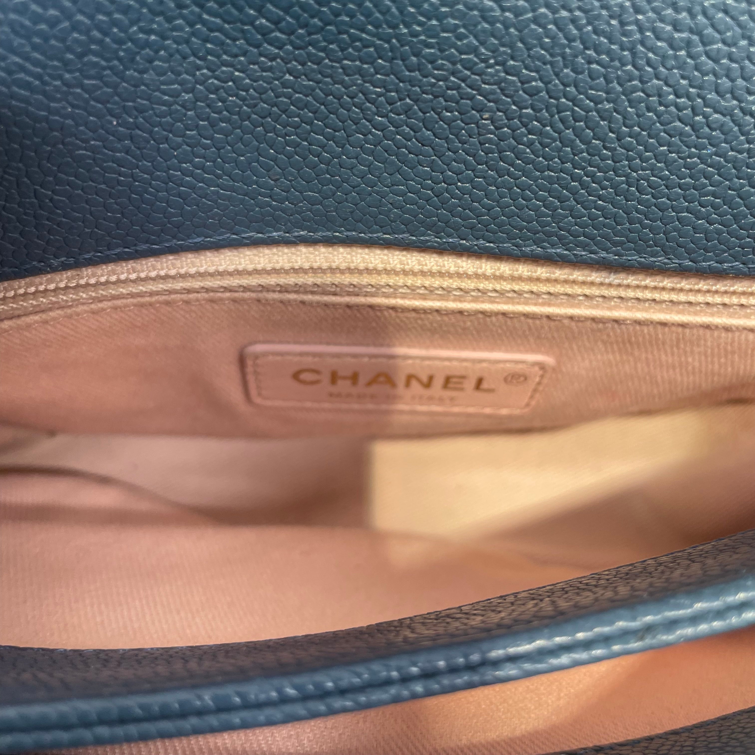 CHANEL/Cross Body Bag/Leather/BLU/23581904/pariscuba thread flap view 5
