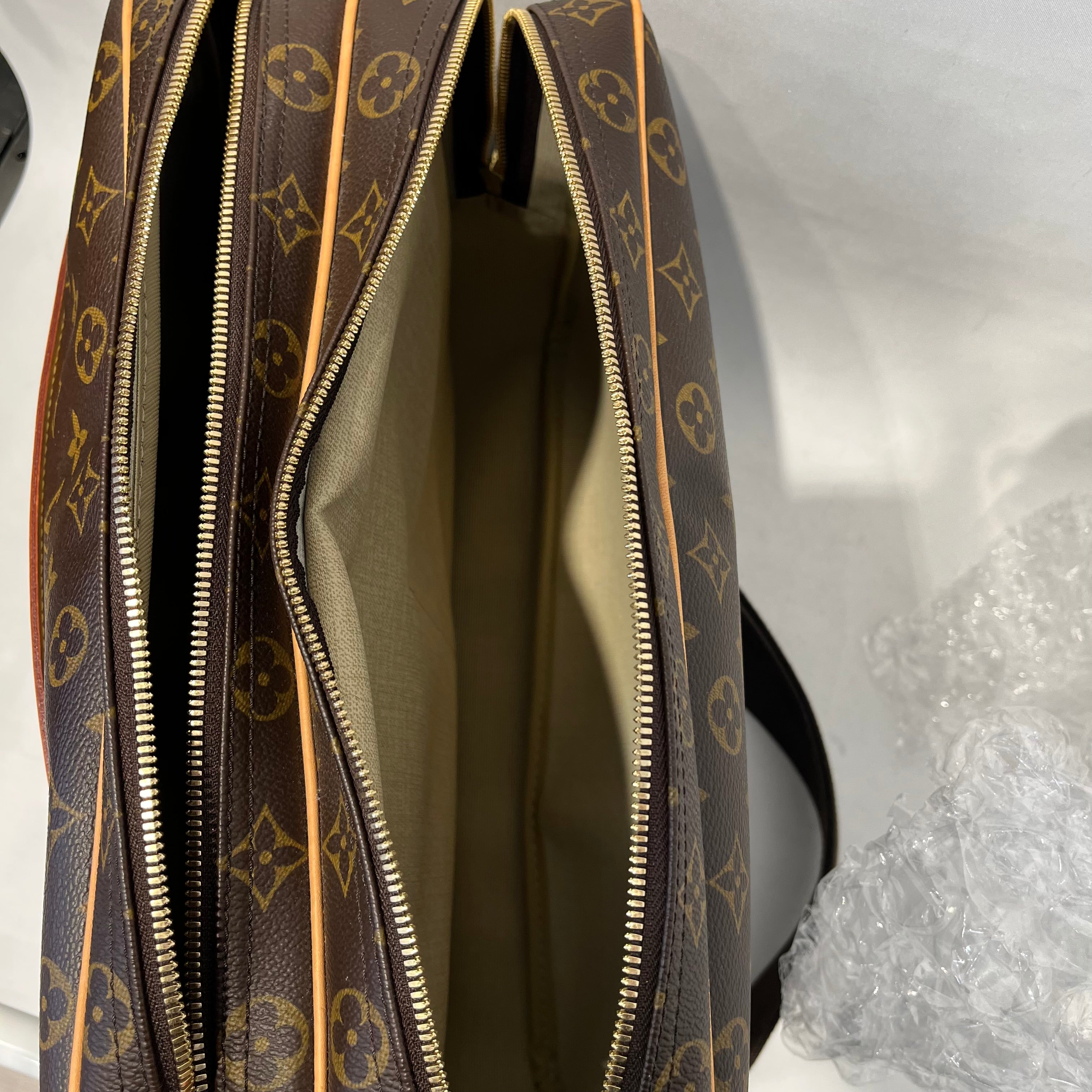 LOUIS VUITTON/Luggage/Monogram/Leather/BRW/Reporter GM view 5