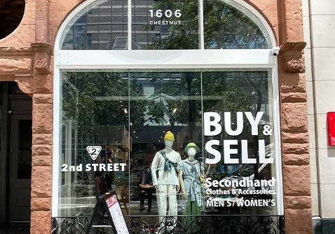 front of 2nd street chestnut st