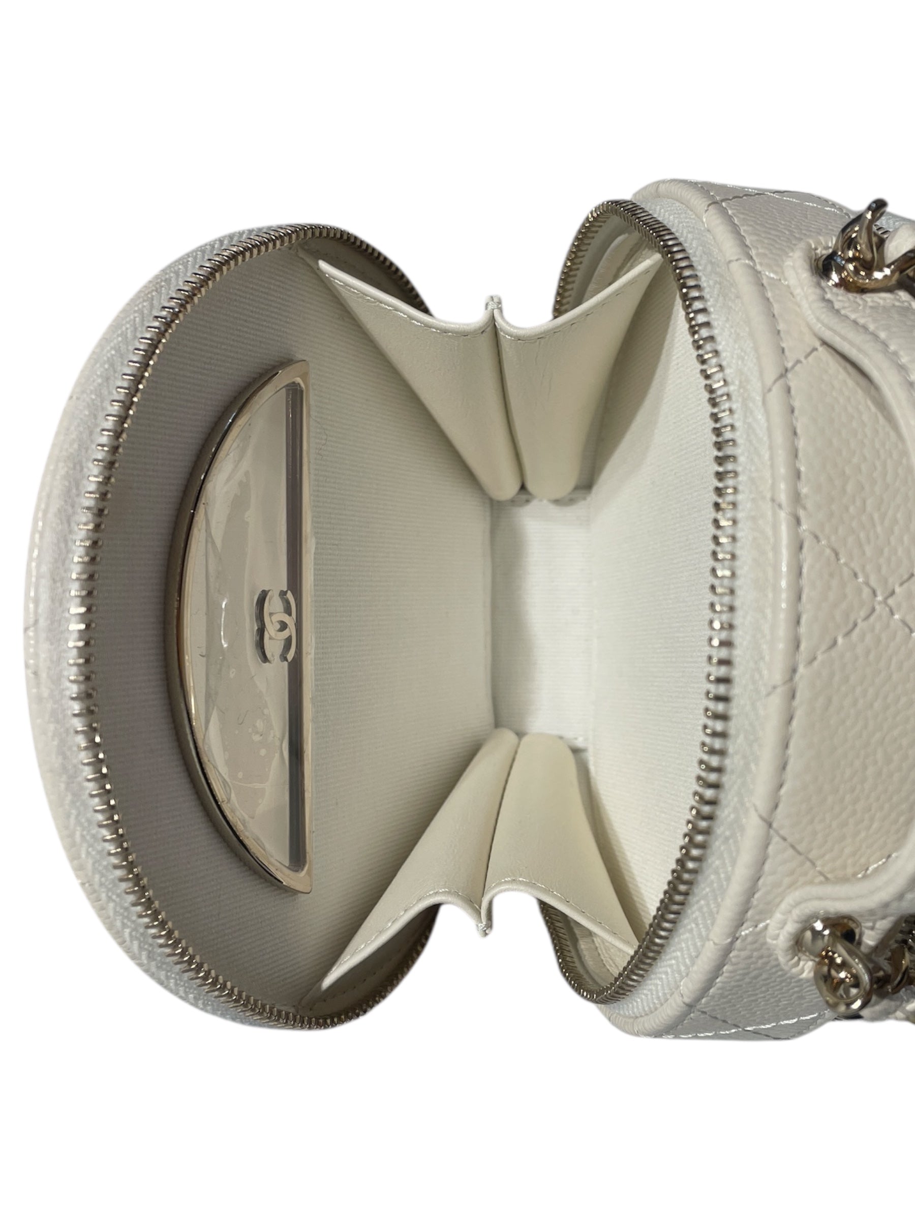 CHANEL/Cross Body Bag/Leather/WHT/2022 CRUISE COLLECTION view 4