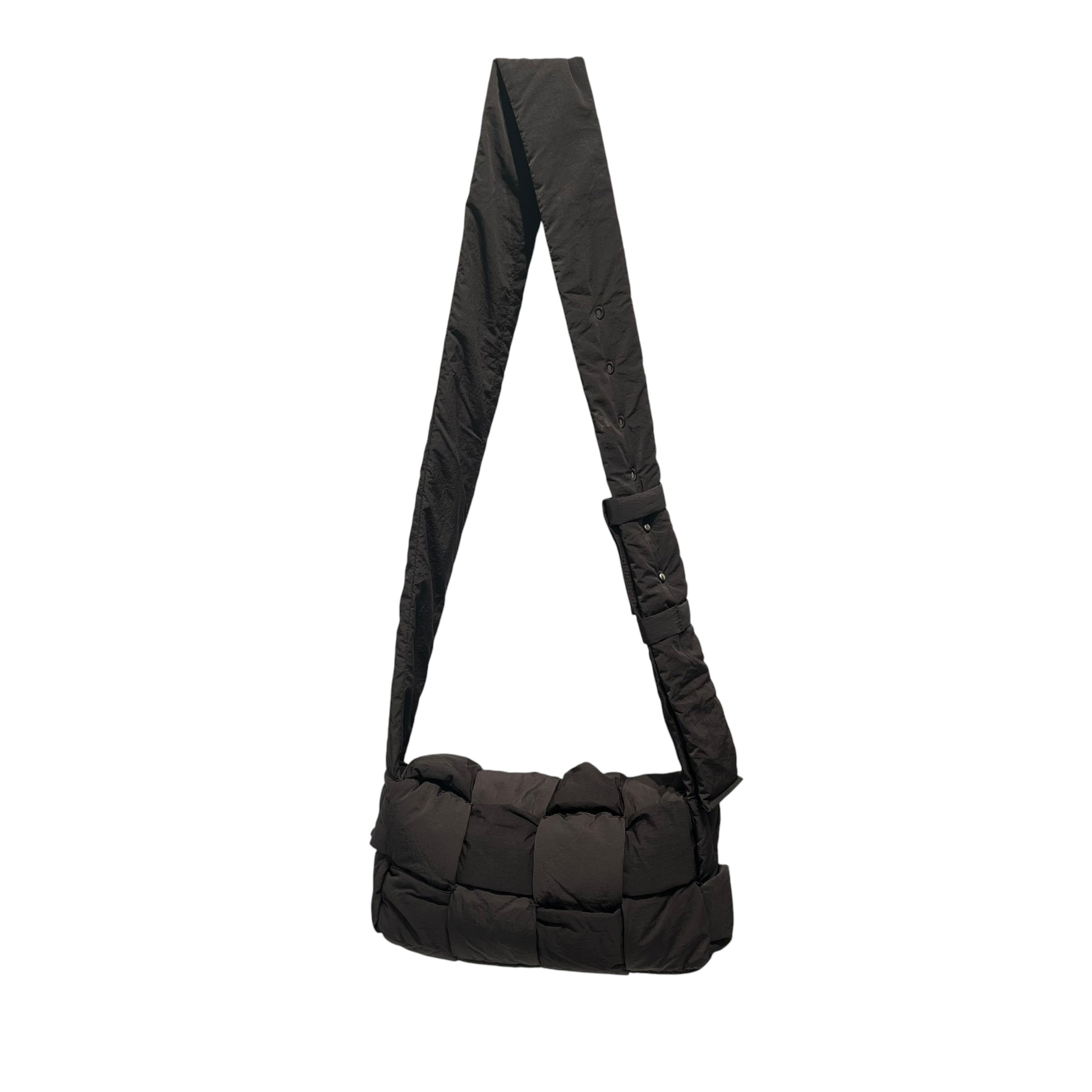BOTTEGA VENETA/Cross Body Bag/Nylon/BRW/PADDEDCASSETTEBAG view 2